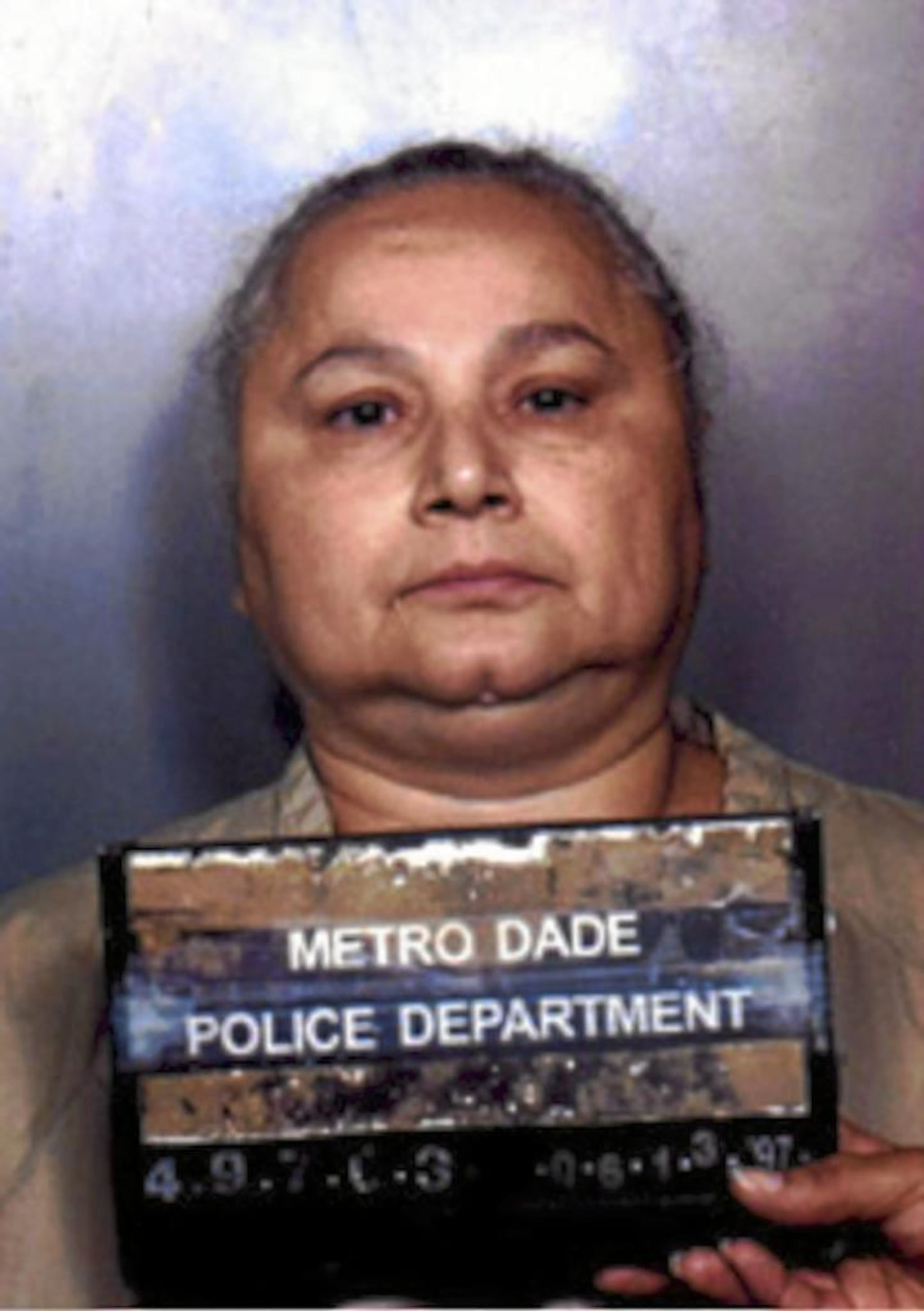 Ficha policial de 1985.