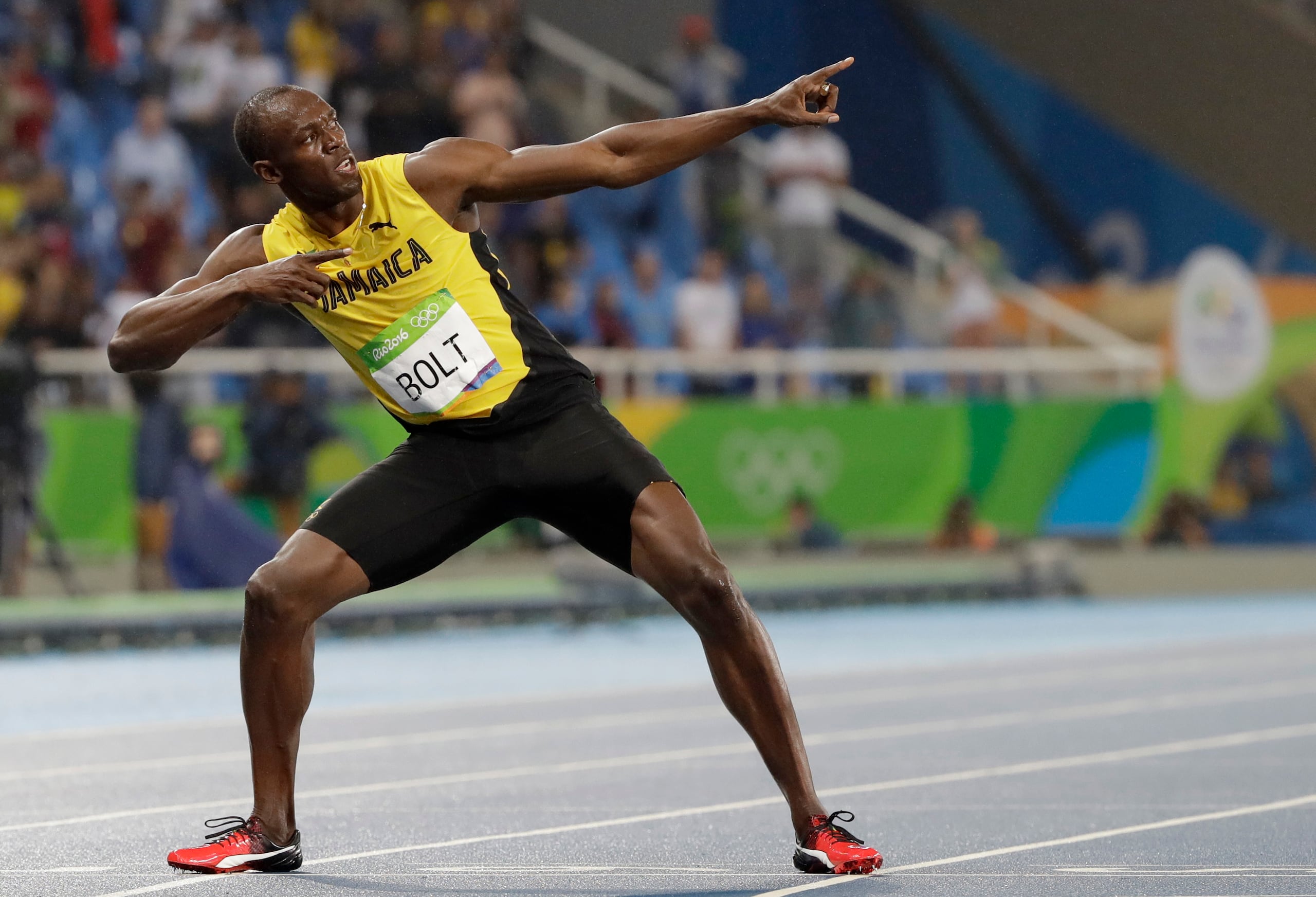 Usain Bolt celebra tras su victoria en los 200 metros de los Juegos Olímpicos de Río de Janeiro 2016, el jueves 18 de agosto de 2016. (AP Foto/David J. Phillip)