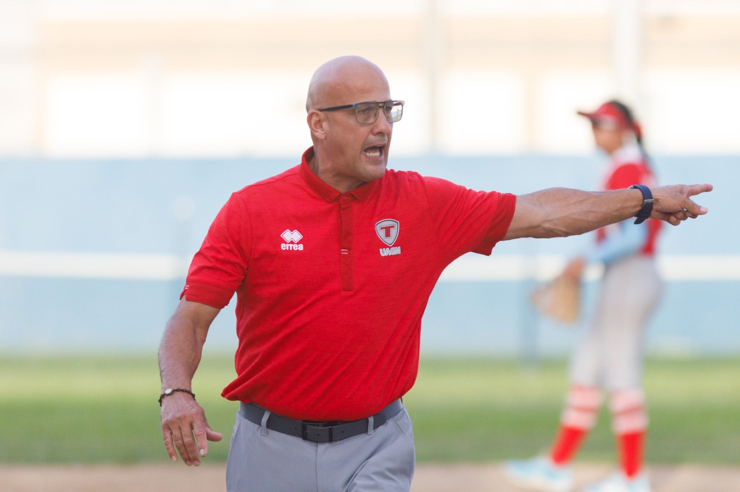 Jerry Flores ganó varios campeonatos en el sóftbol femenino en la LAI.