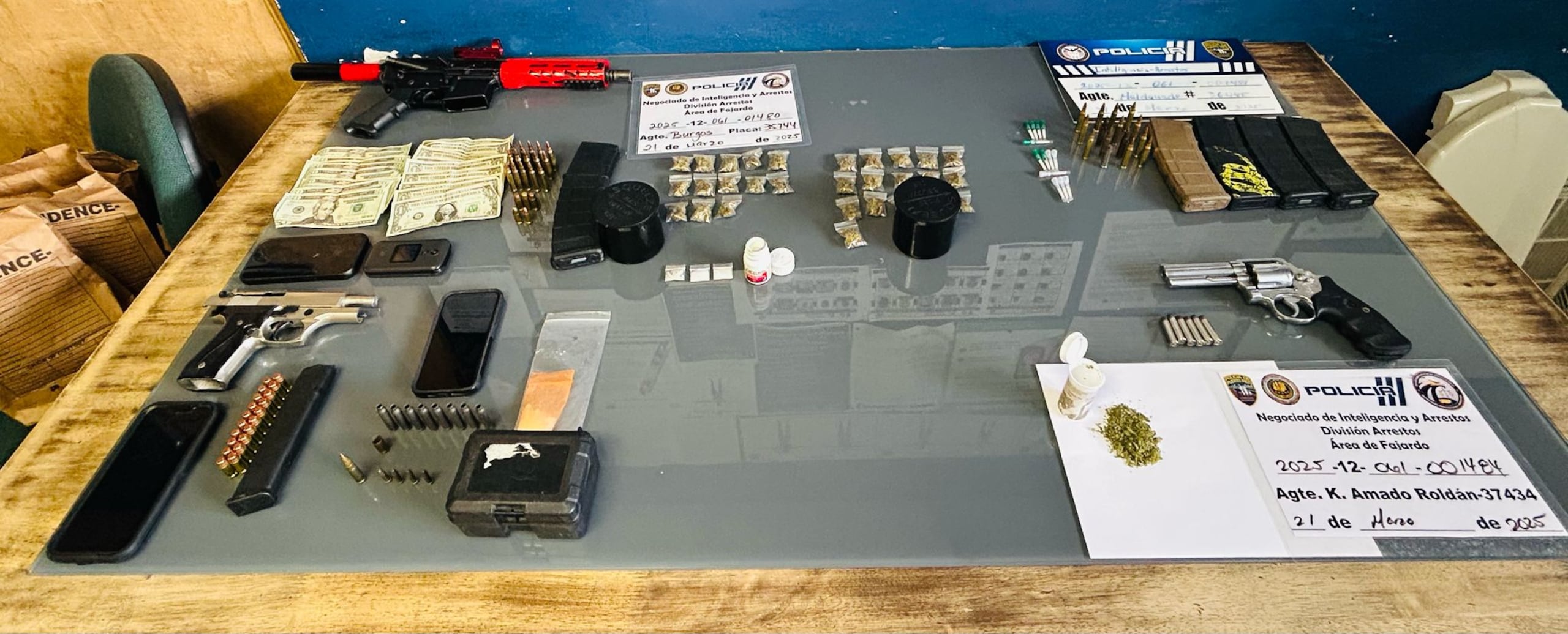 Resultado de dos allanamiento en una casa de dos pisos ubicada en el barrio Zarzal, en Río Grande.