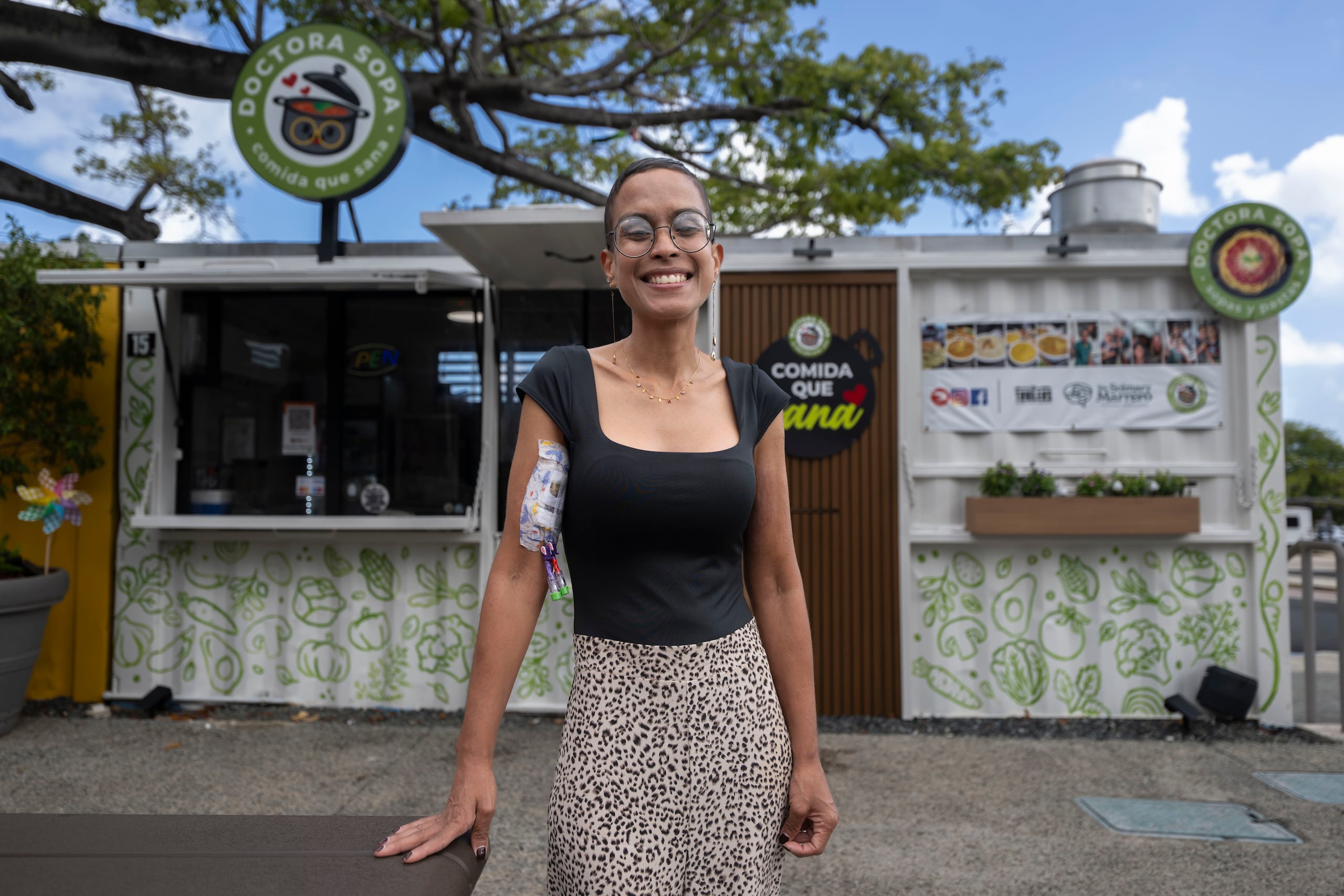 La doctora Solmary Marrero, también conocida como la Doctora Sopa, quien a través de su negocio ha construido una red de apoyo para pacientes oncológicos de toda la Isla.