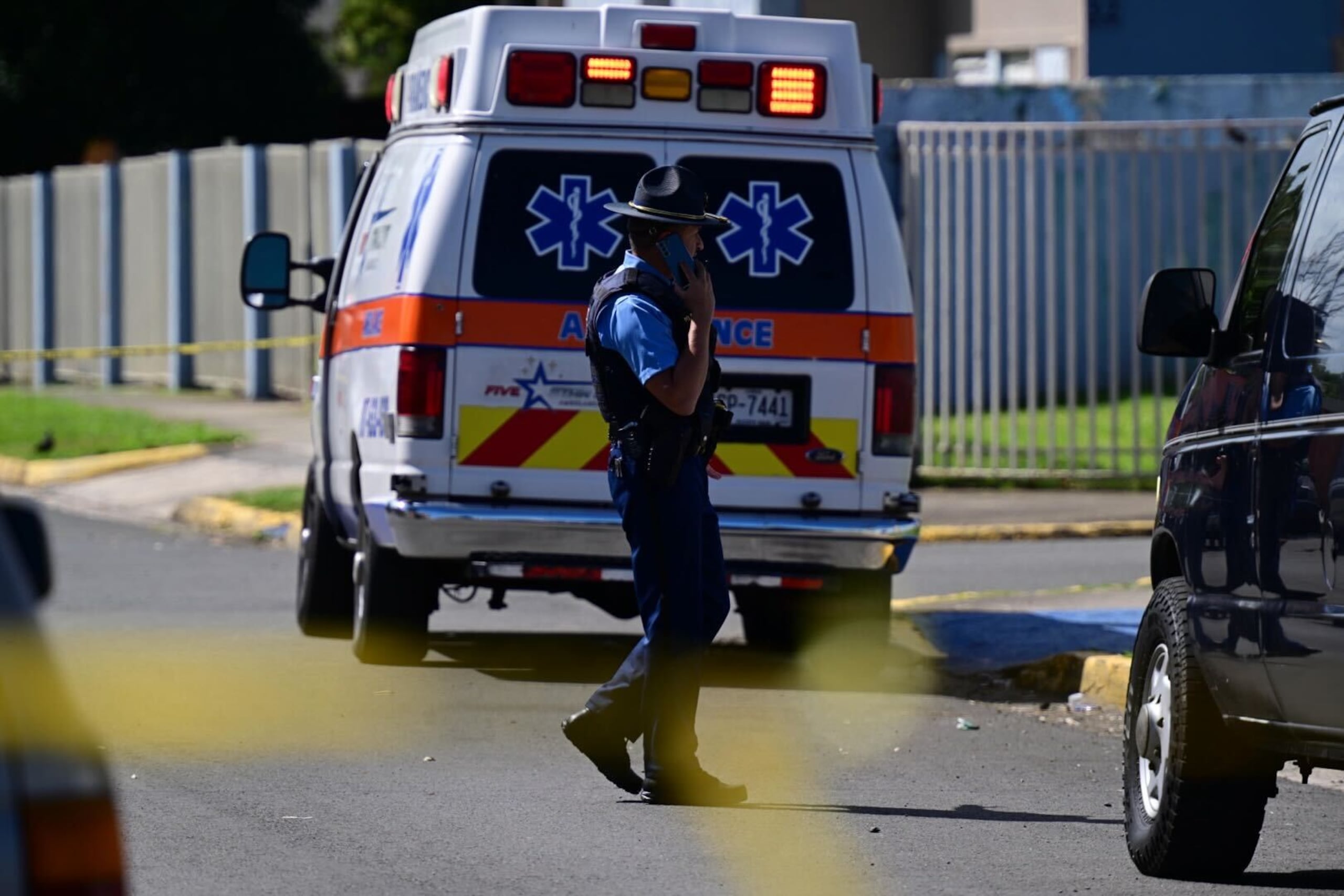 No se ofrecieron detalles sobre la condición del herido.
