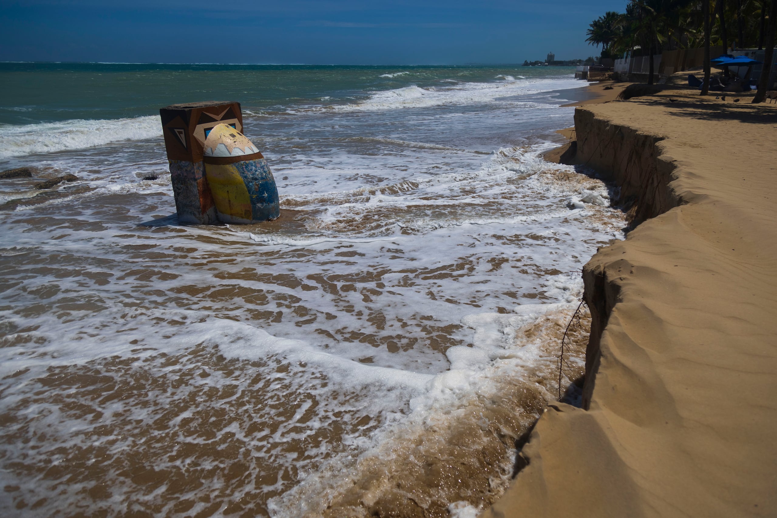 Esta nueva capacidad usa una combinación de datos de observación y datos modelados para abordar la mayoría de la línea costera de Puerto Rico, excluyendo las secciones de densa vegetación.