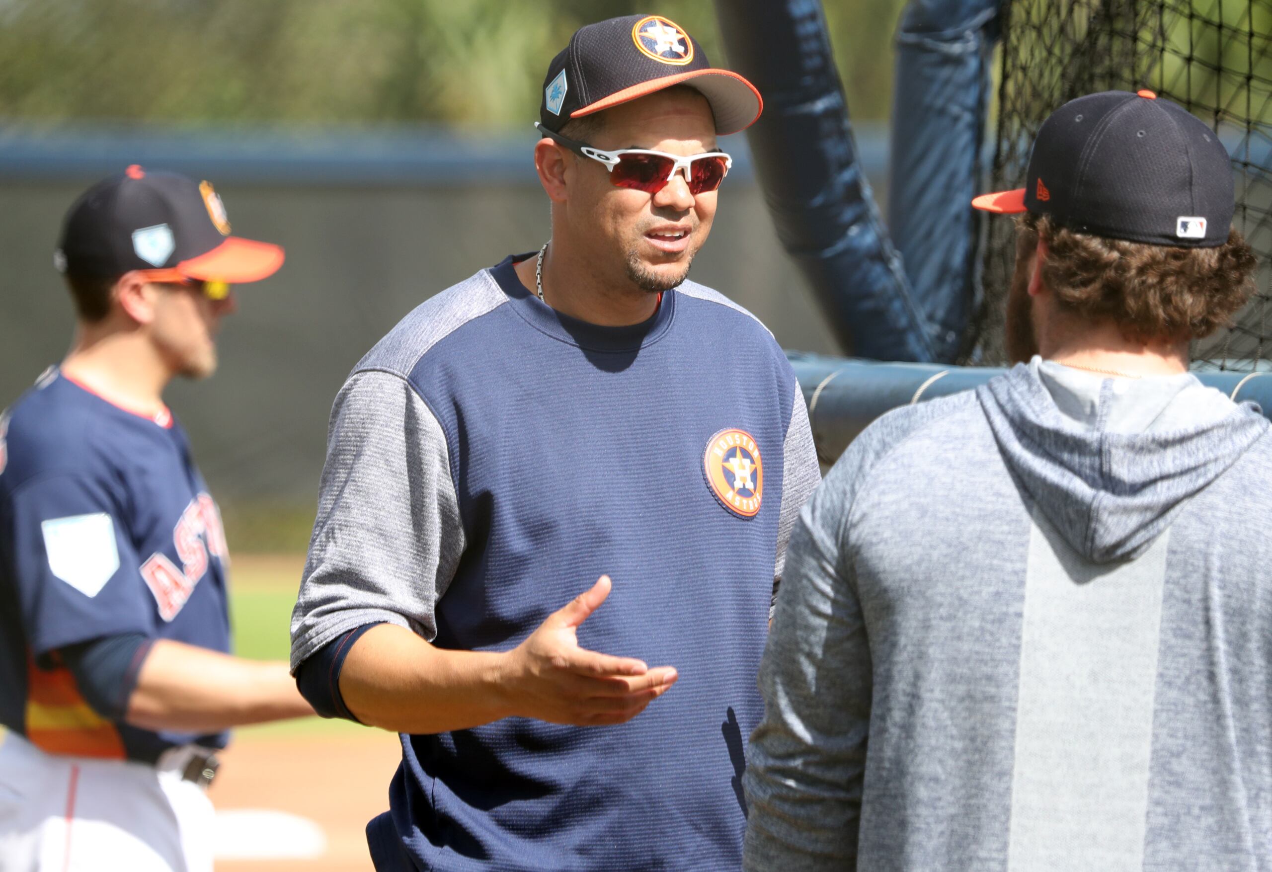 Alex Cintrón es, además de coach de bateo de los Astros de Houston, parte de las gerencia de los Senadores de San Juan en la Liga de Béisbol Profesional Roberto Clemente.
