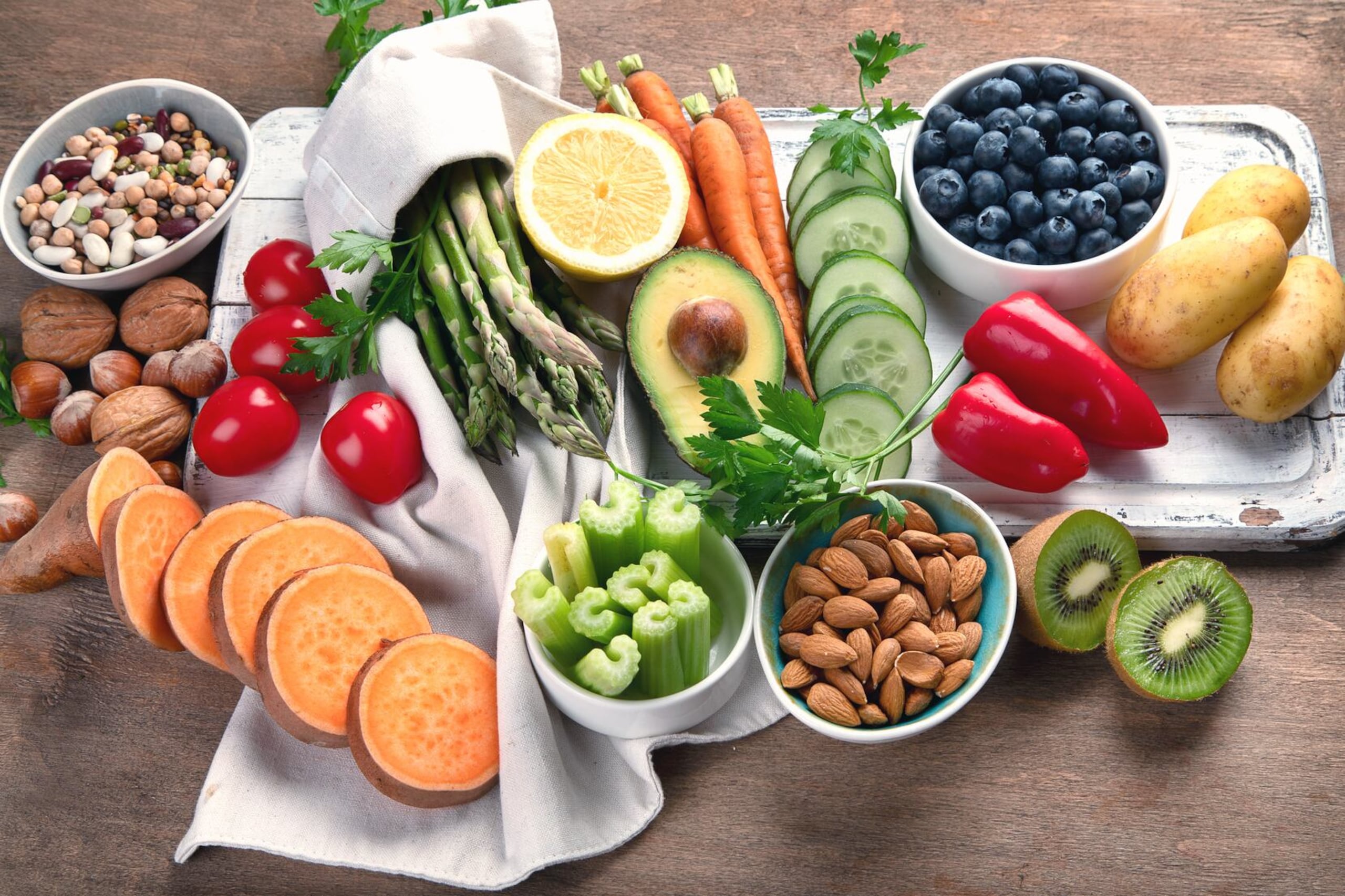 A menudo compramos los alimentos considerando el precio y la cantidad y no la calidad, y por otra parte desconocemos cómo combinar los productos adquiridos para mejorar su aporte nutritivo.