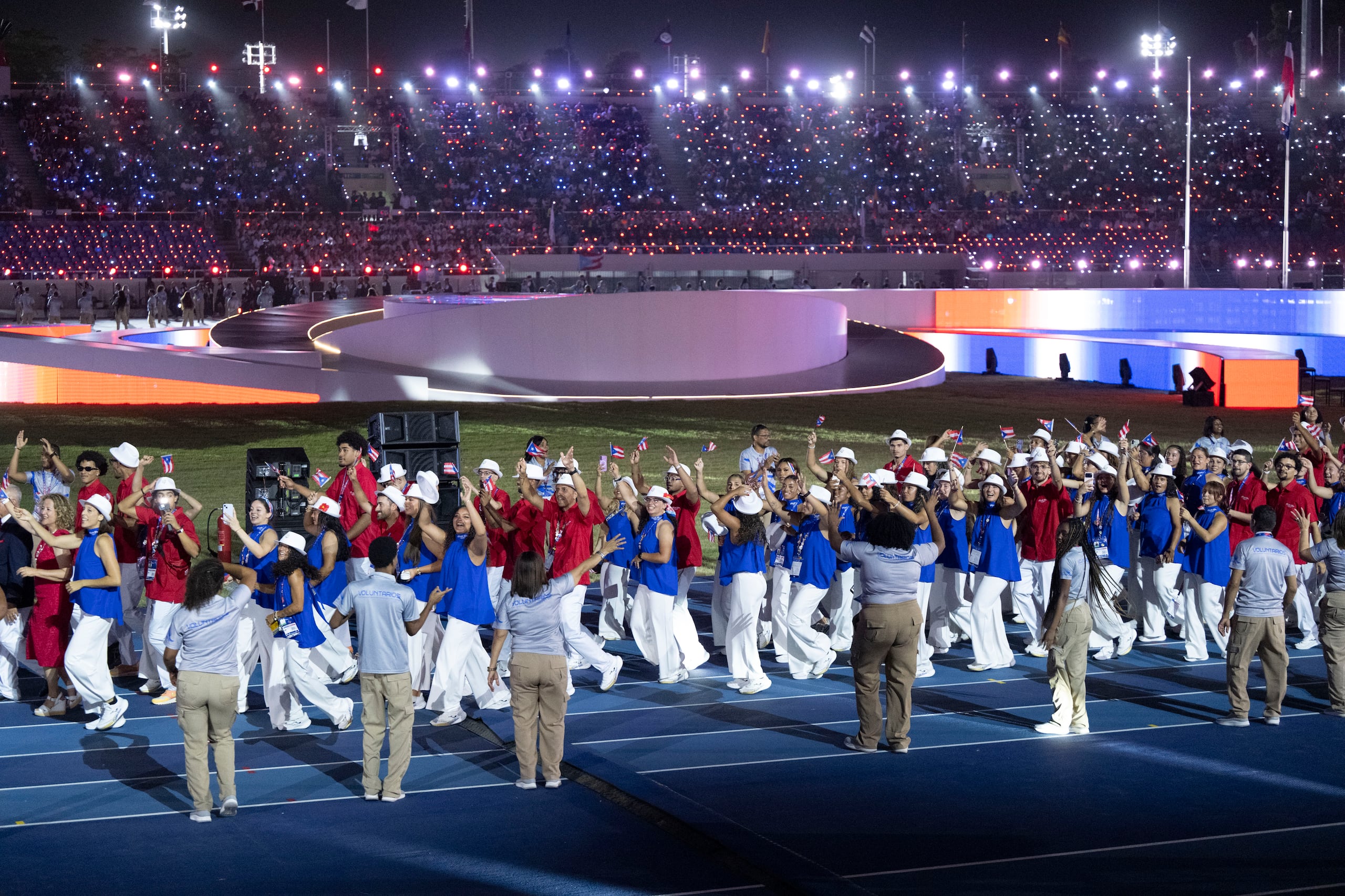 La delegación de Puerto Rico durante su entrada en la ceremonia de inauguración de Santo Domingo 2026.