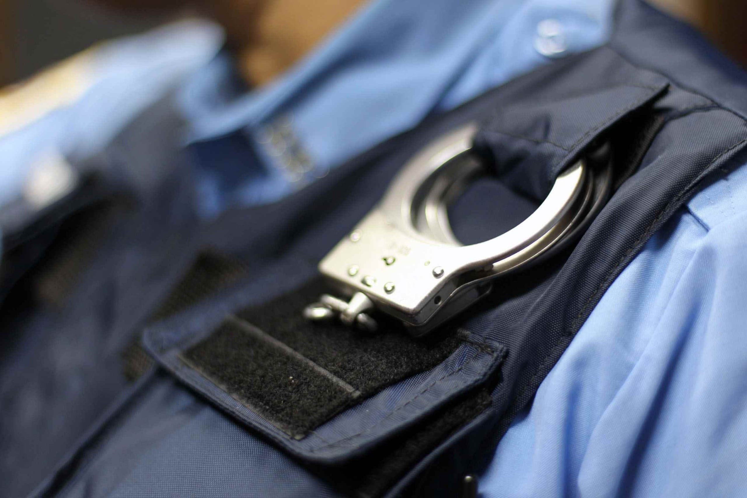 Al hombre se le acusa de apropiación ilegal y escalamiento de tres 'boutiques' y un negocio de baterías. (Archivo / GFR Media)