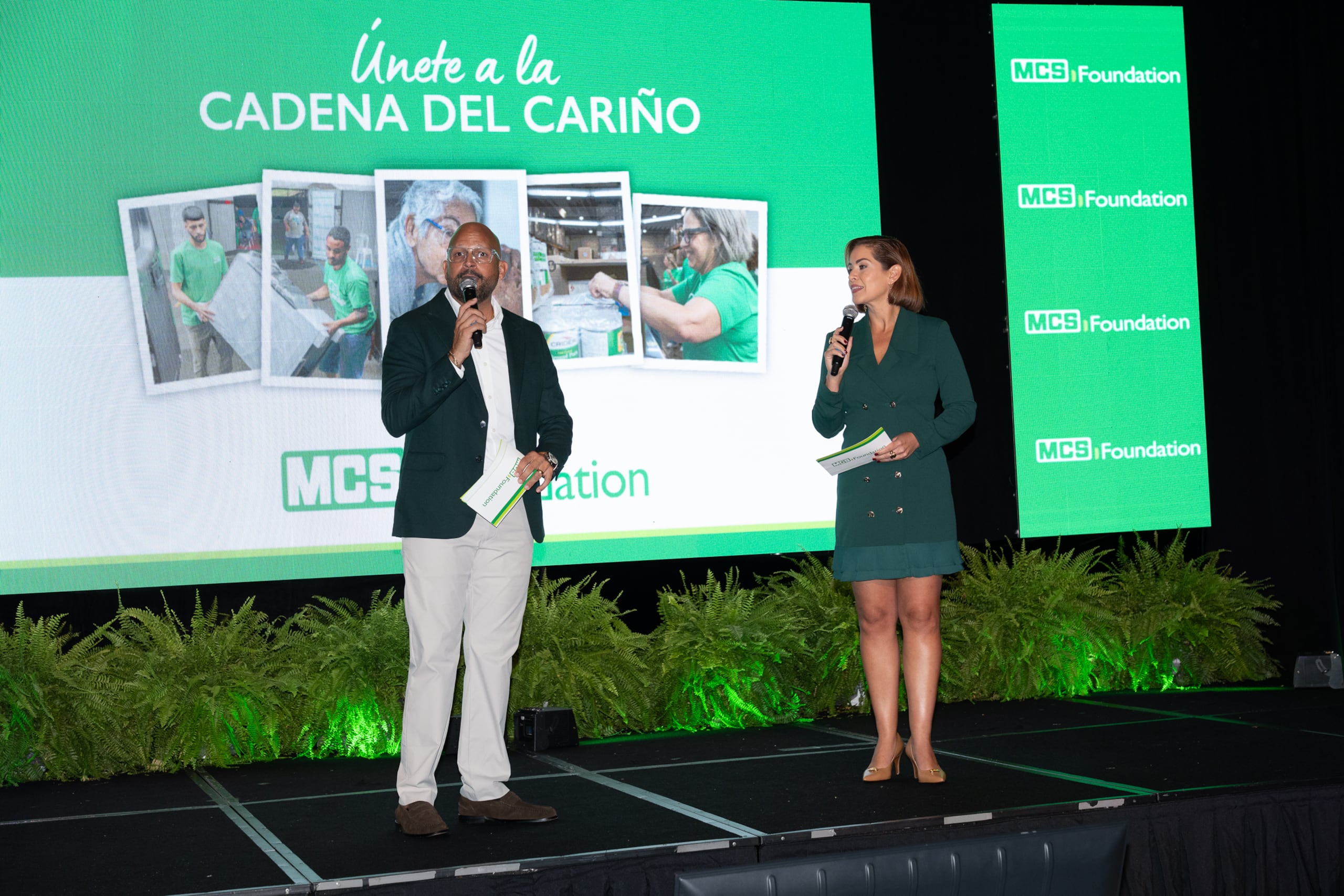 Mónika Candelaria y Arnaldo Guzmán, animadores del evento.