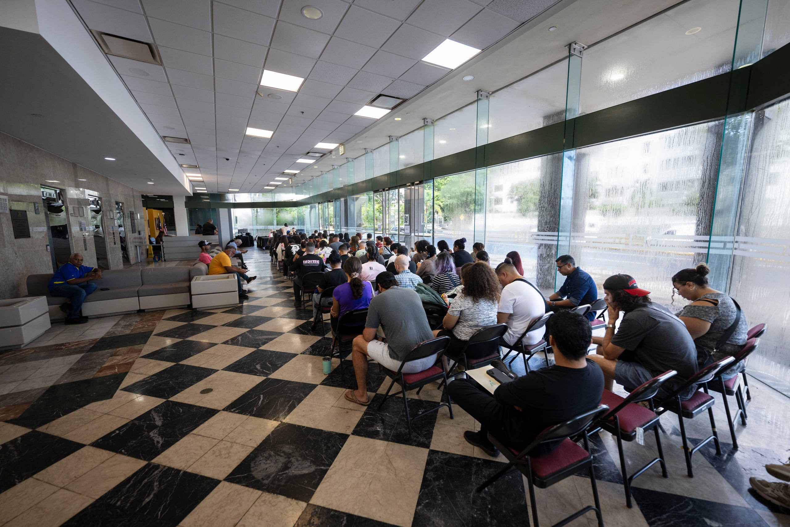 Movimiento en la Junta de Inscripción Permanente (JIP) de la sede de la Comisión Estatal de Elecciones (CEE) en Hato Rey, durante los trámites registrales e inscripción de electores de cara a las elecciones generales de 2024 en noviembre. FOTO POR: Carlos Rivera Giusti/GFR Media.
Junta de Inscripción Permanente, Comisión Estatal de Elecciones, JIP, CEE, Elecciones, Inscripciones