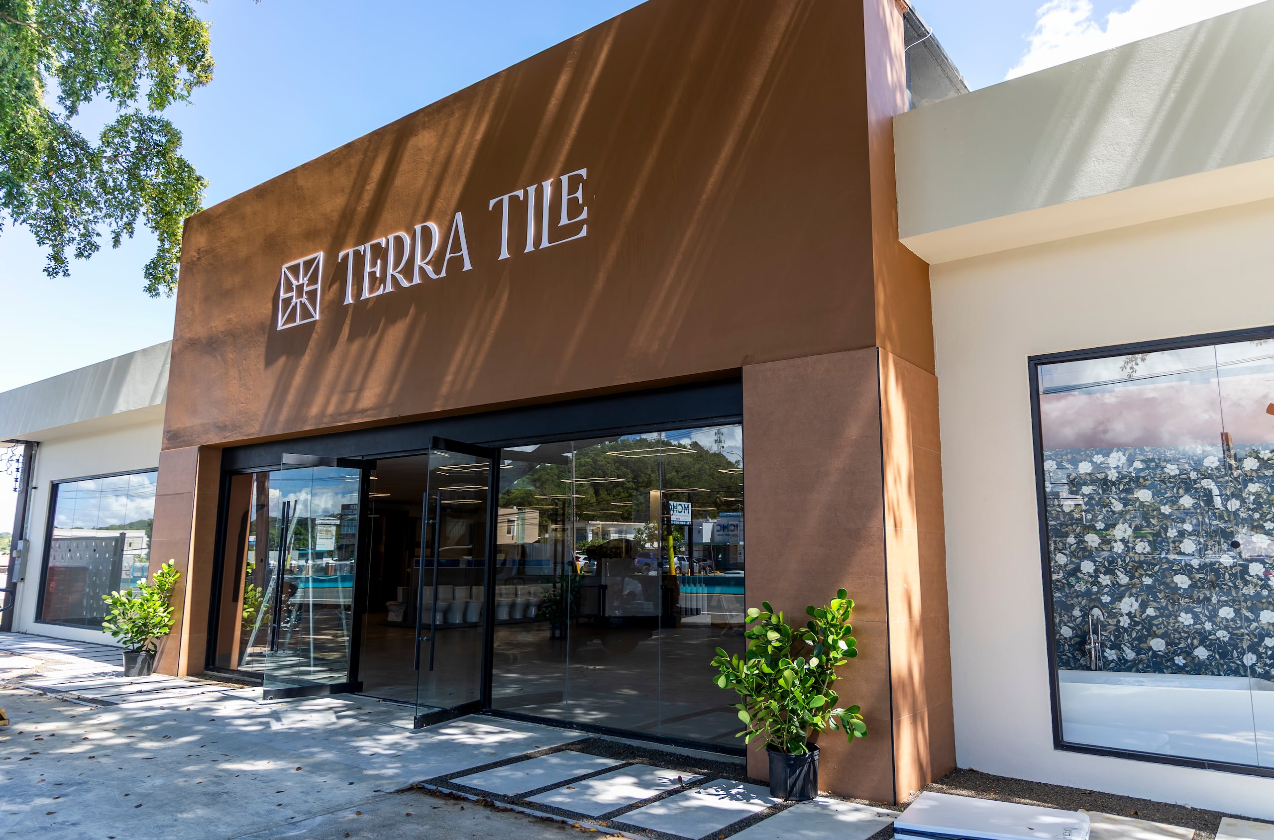 Terra Tile fue fundada en 2012 y cuenta con un amplio "showroom" en Vega Alta.