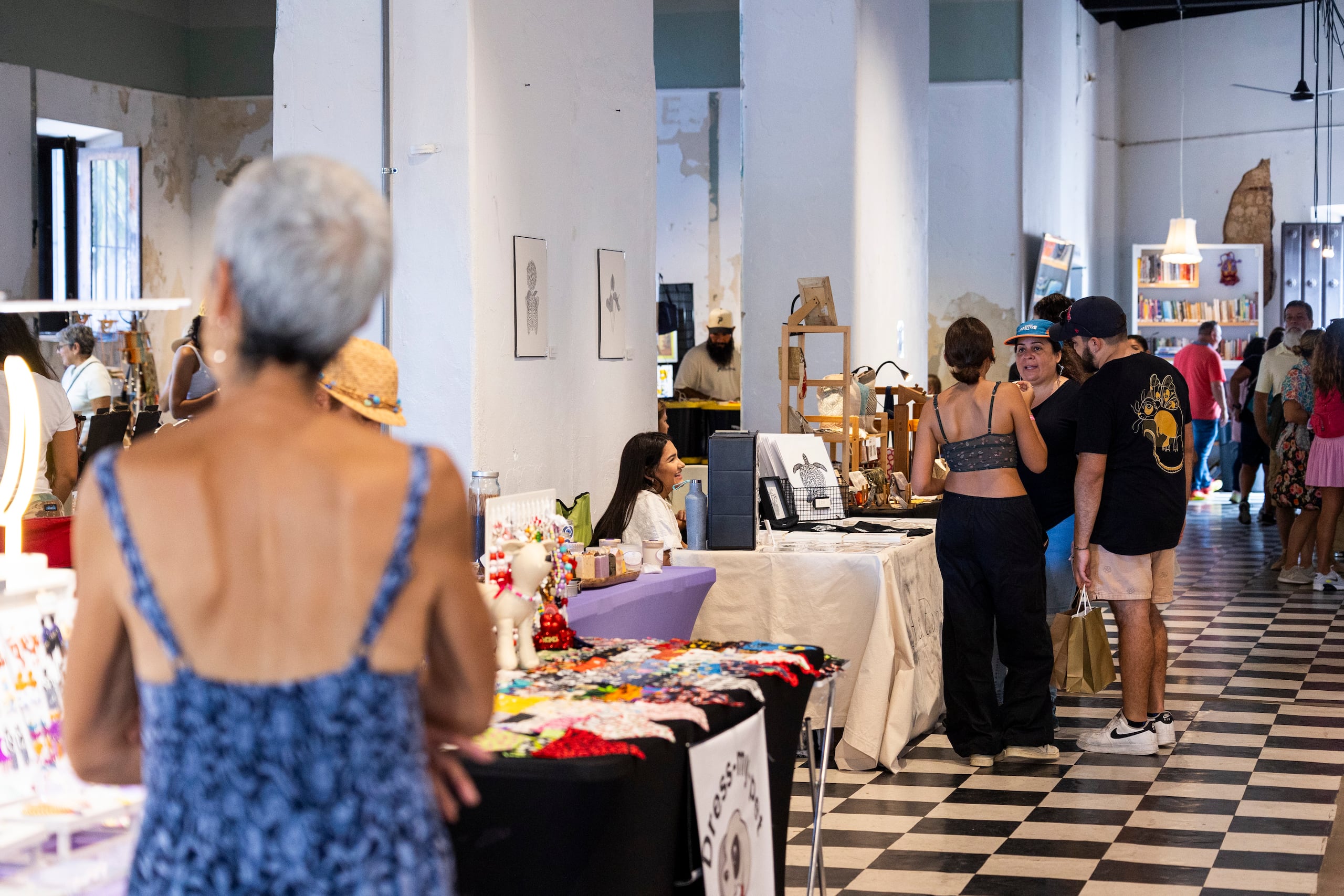 La cantidad de gente que asistió a la feria y apoyó a los artsanos comprando sus productos fue realtado como el gran acierto de esta edición de la SanSe.