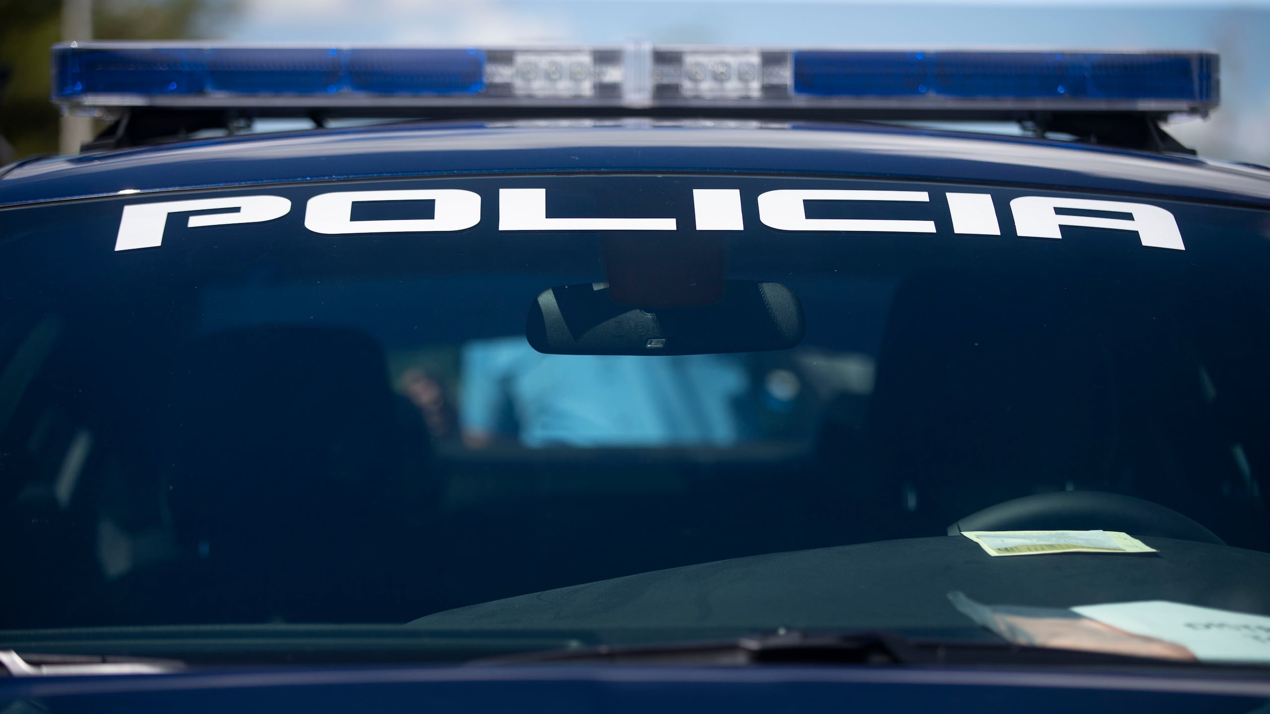 La Policía indicó que los carriles en dirección de Ceiba hacia Fajardo permanecen abiertos, aunque podrían cerrarse más adelante para los trabajos de medición de la escena.