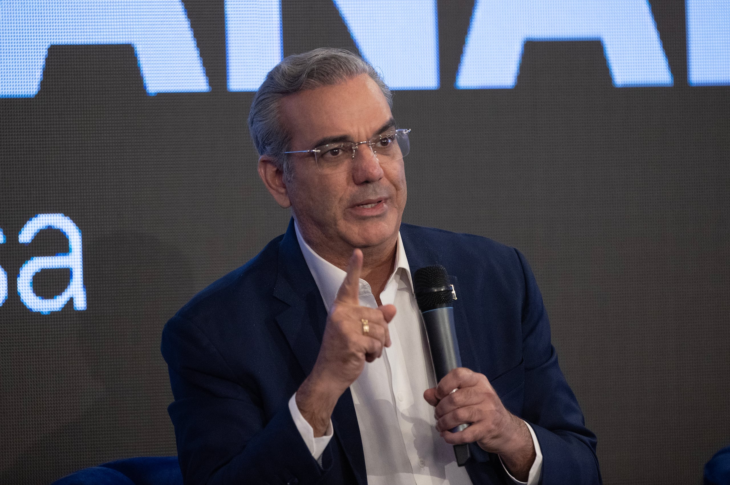 “Es algo natural y constante”, señaló el presidente de República Dominicana, Luis Abinader, quien subrayó: “Nosotros también repatriamos”, en referencia a los indocumentados haitianos.