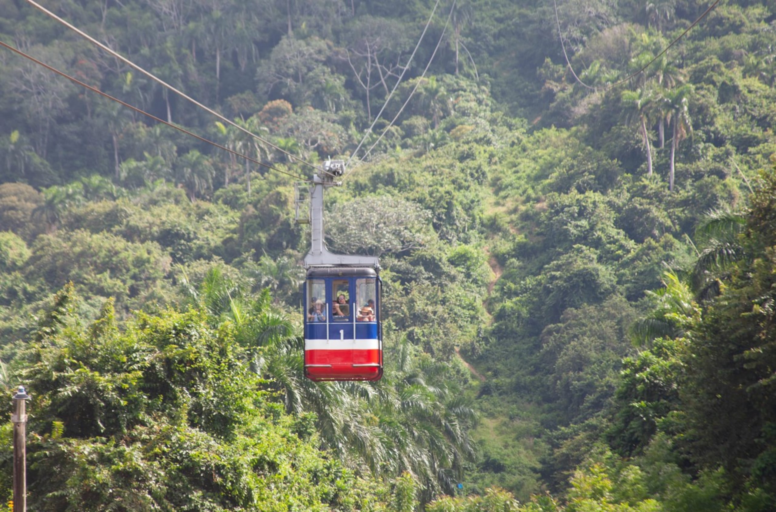 El teleférico de Puerto Plata asciende a la Loma Isabel de Torres.