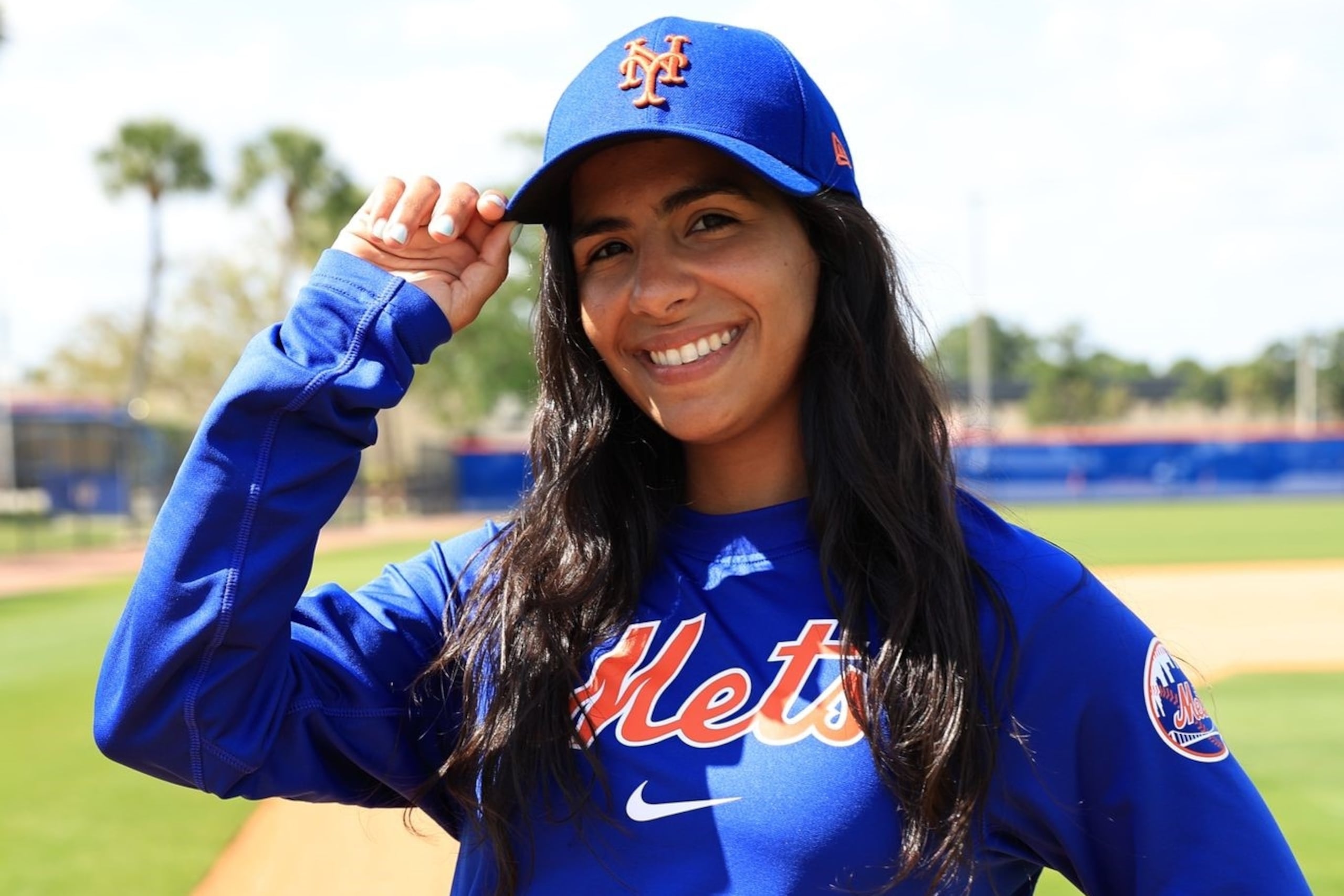 La licenciada Paola González Espiet pone su conocimiento científico en el campo de la nutrición, su pasión por el deporte y su trasfondo cultural al servicio de los atletas que buscan convertirse en peloteros profesionales.