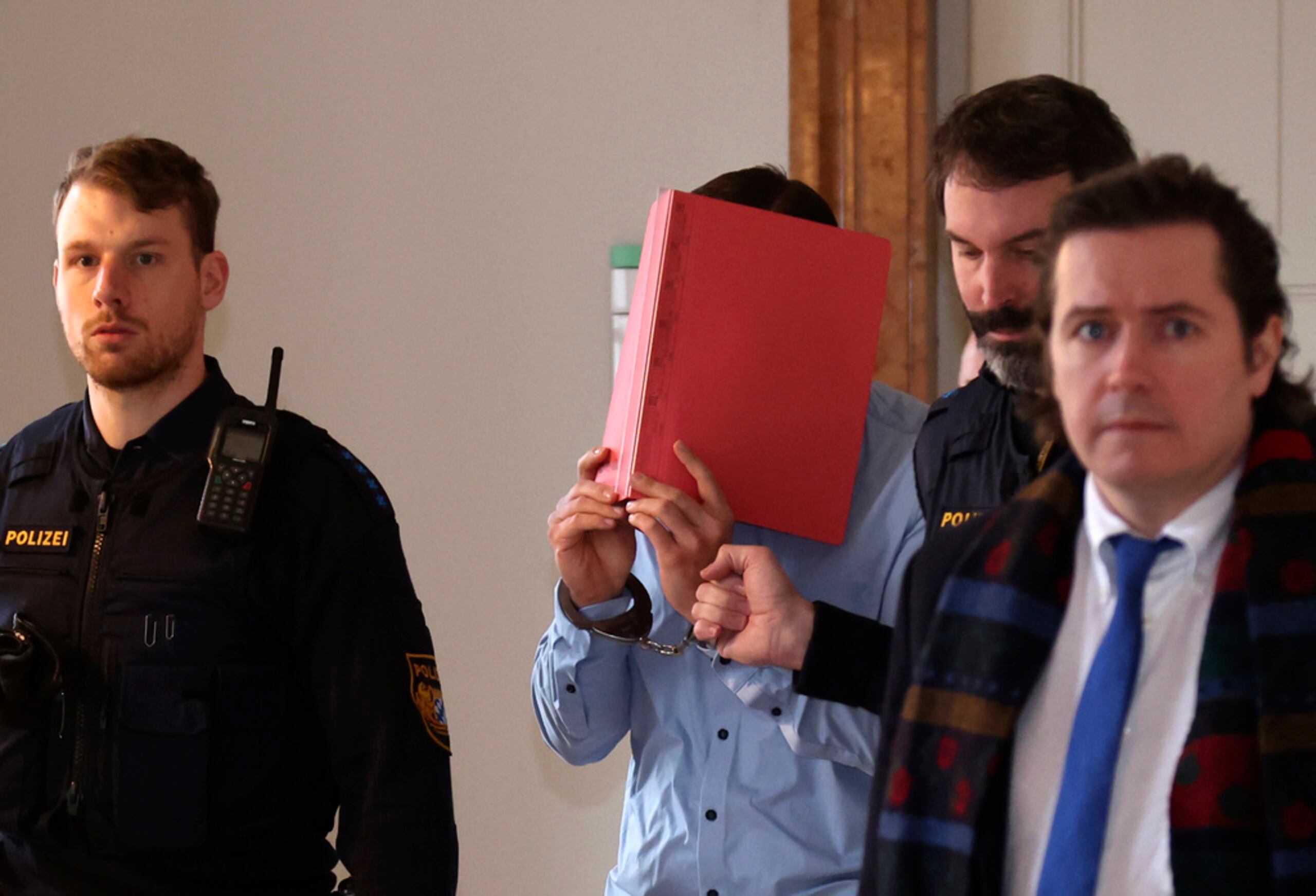 El estadounidense de 31 años acusado de atacar a dos turistas estadounidenses y matar a una de ellas, en el tribunal en Kempten, en el sur de Alemania, el 19 de febrero de 2024.