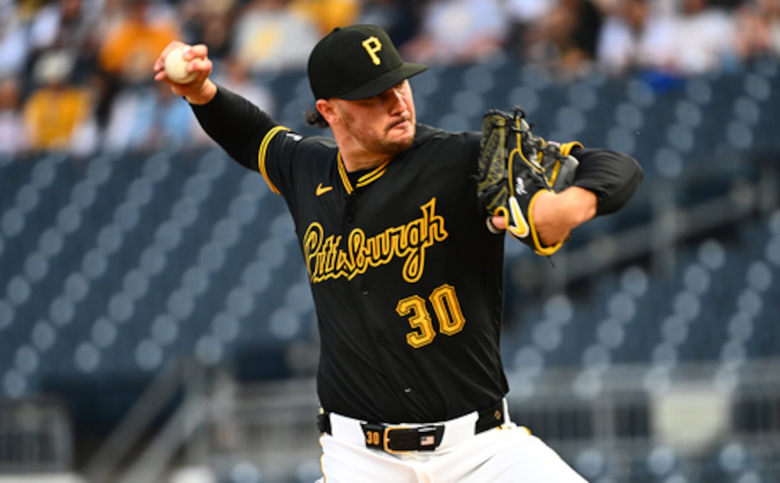 El lanzador de los Pirates de Pittsburgh Paul Skenes realiza un lanzamiento durante la primera entrada de un partido de béisbol contra los Rockies de Colorado en Pittsburgh, el martes 12 de mayo de 2026. (AP Photo/Justin Berl)