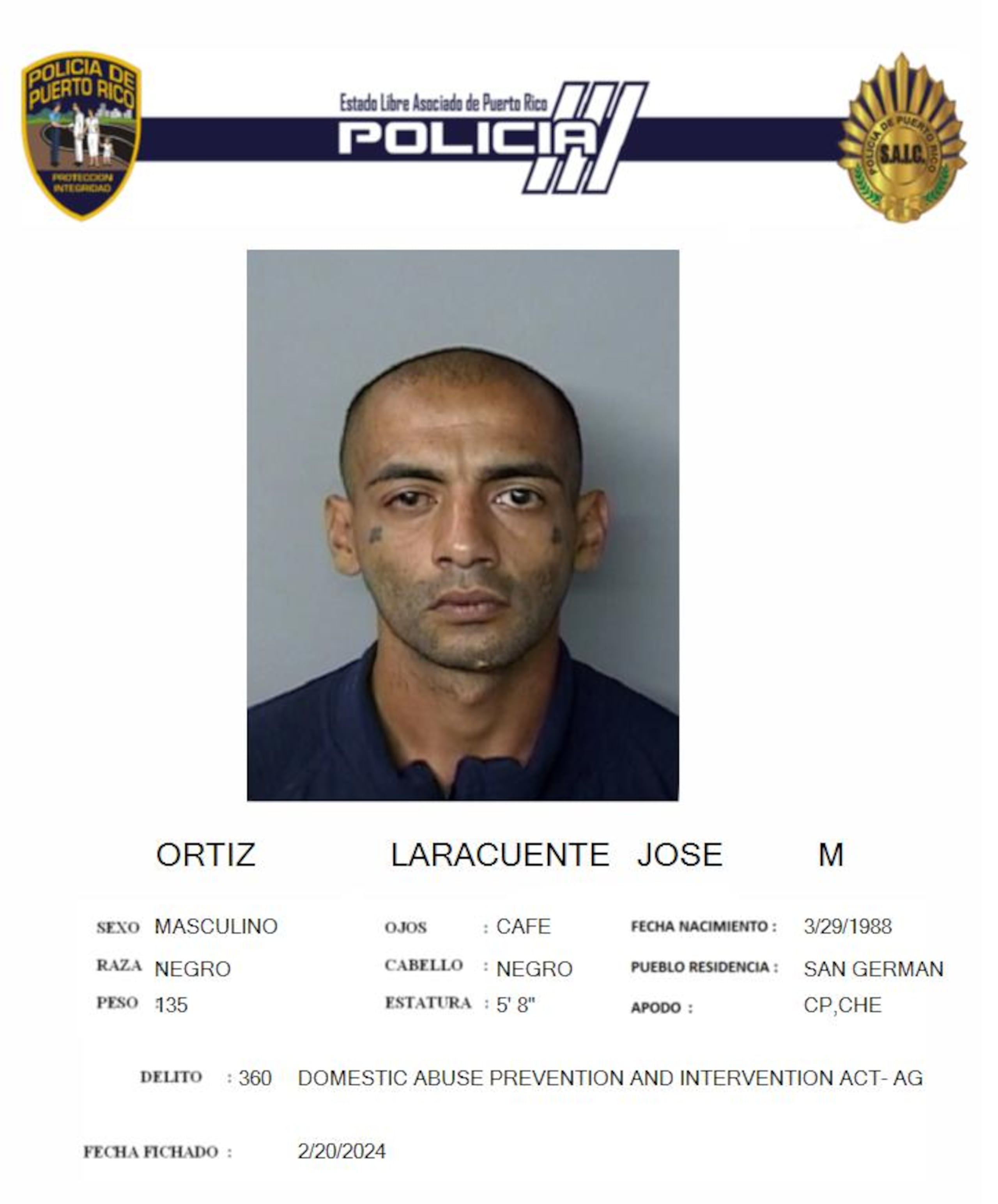 José M. Ortiz Laracuente enfrenta cargos por violencia de género, tras presuntamente agredir y apuñalar a su expareja en presencia de la hija de ambos.