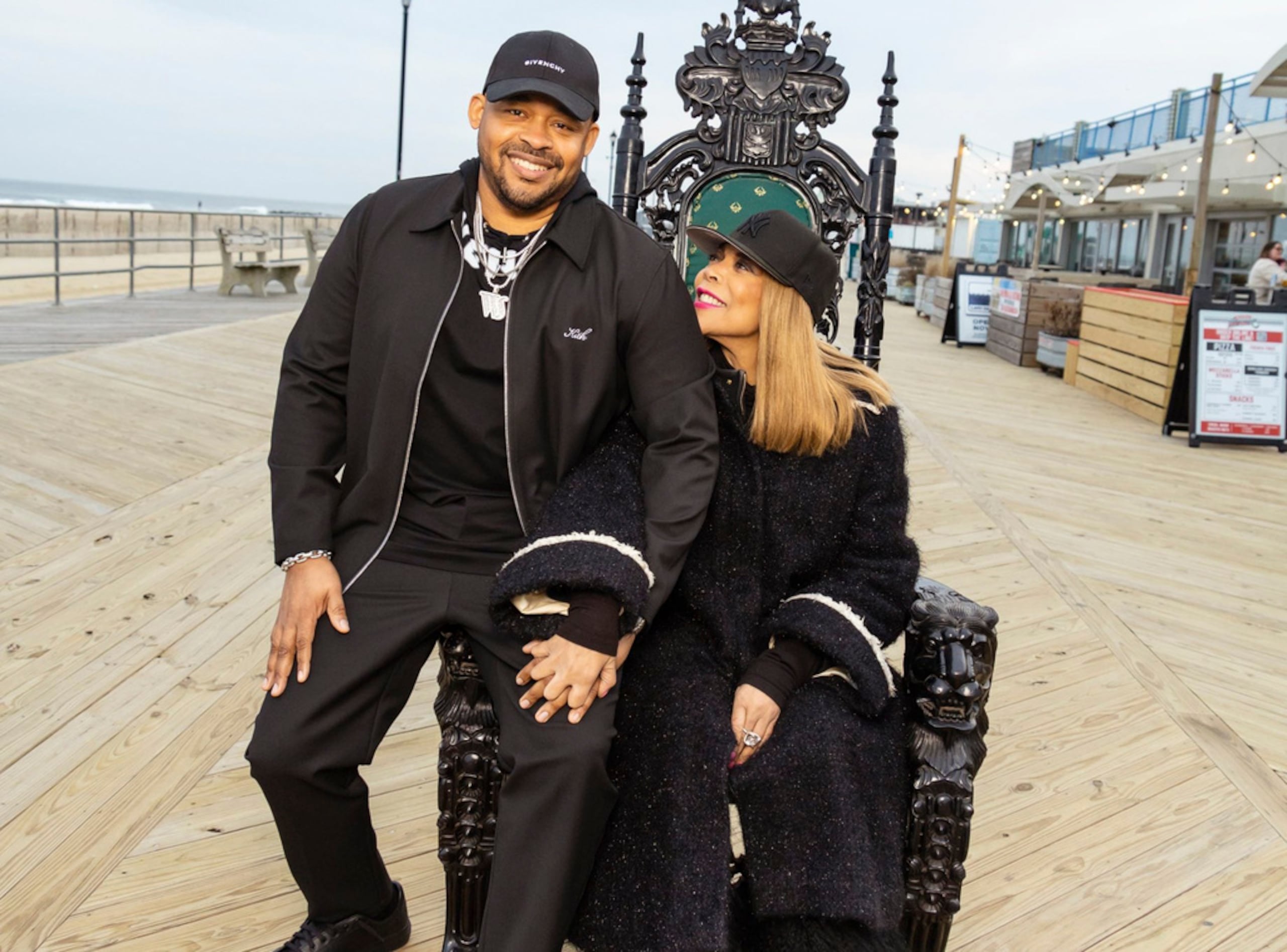 Esta imagen proporcionada por Lifetime muestra al manejador de talentos Will Selby junto a Wendy Williams, protagonista del documental "Where is Wendy Williams?".