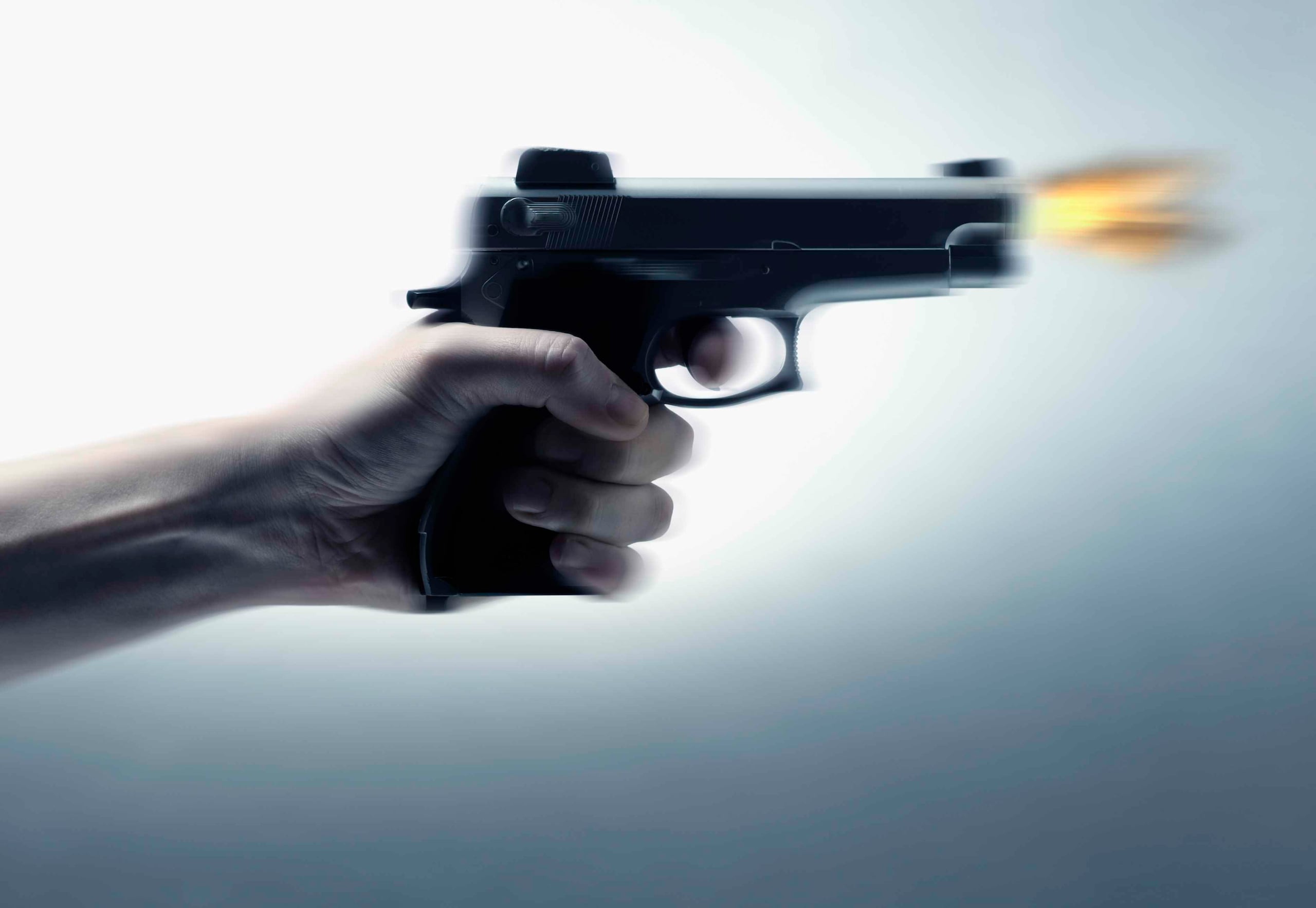 La mujer fue hallada muerta esta tarde con al menos un disparo en la cabeza.