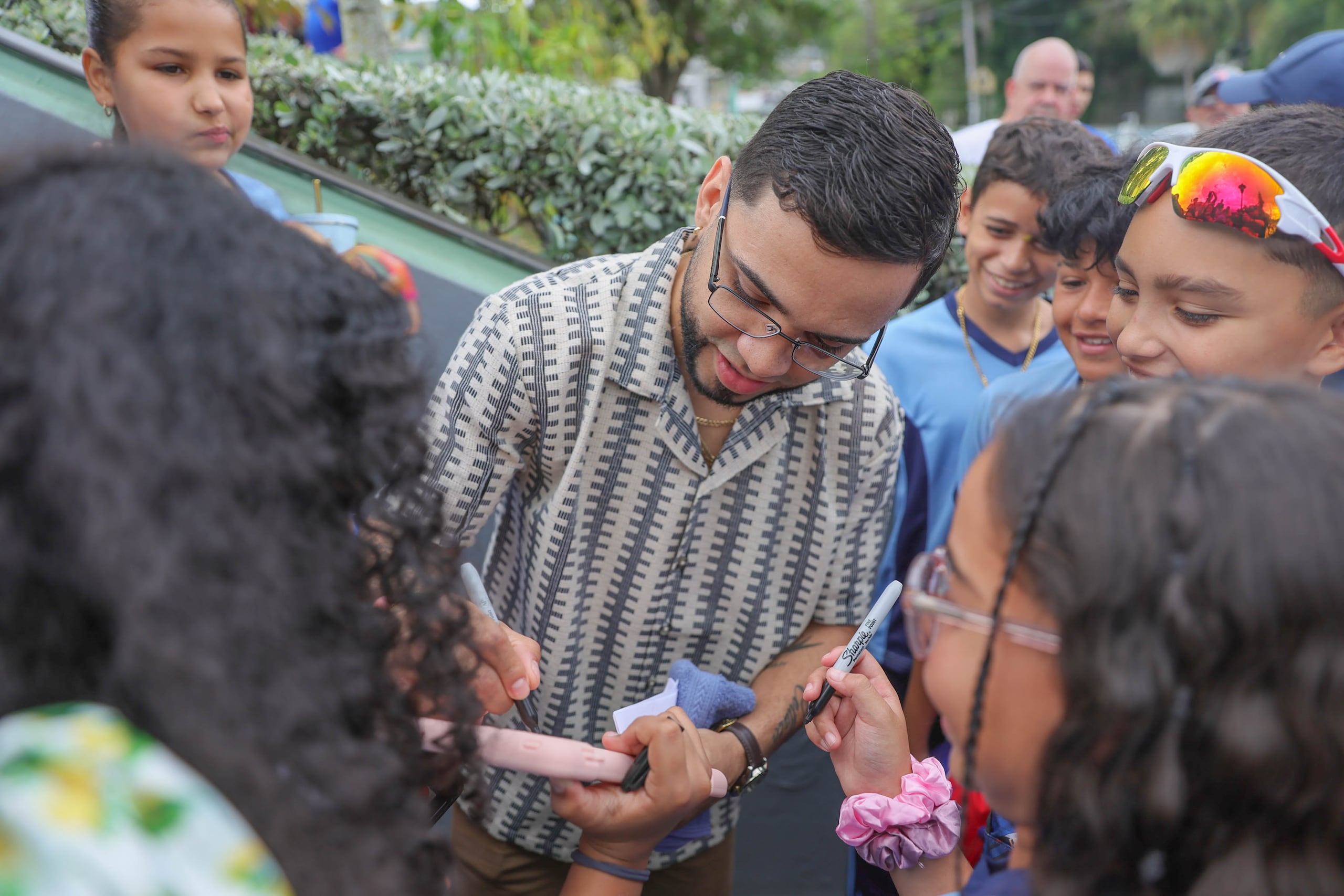 Oscar Collazo recibe sortija de la OMB por realizar cinco defensas exitosas del título.