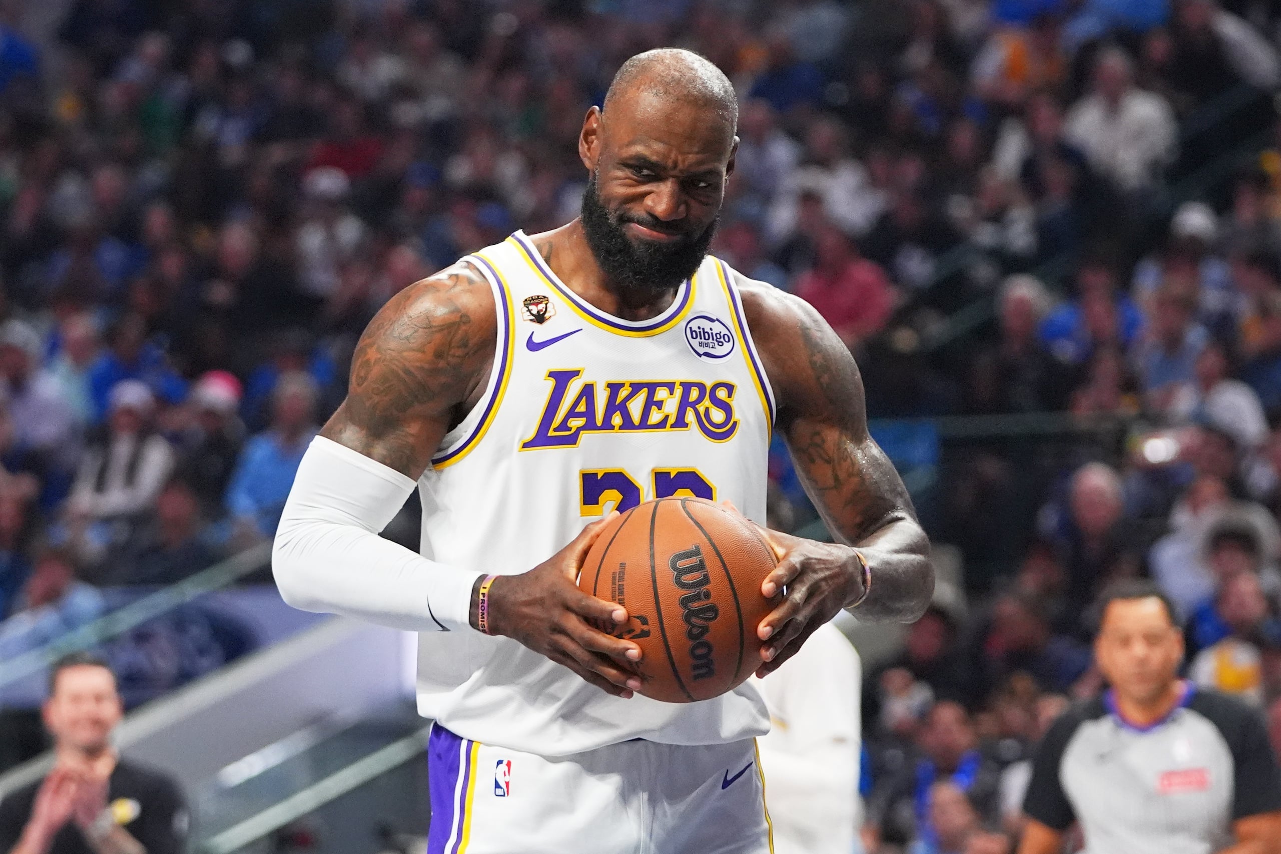 LeBron James en uniforme de los Lakers de Los Ángeles durante la pasada temporada de la NBA.