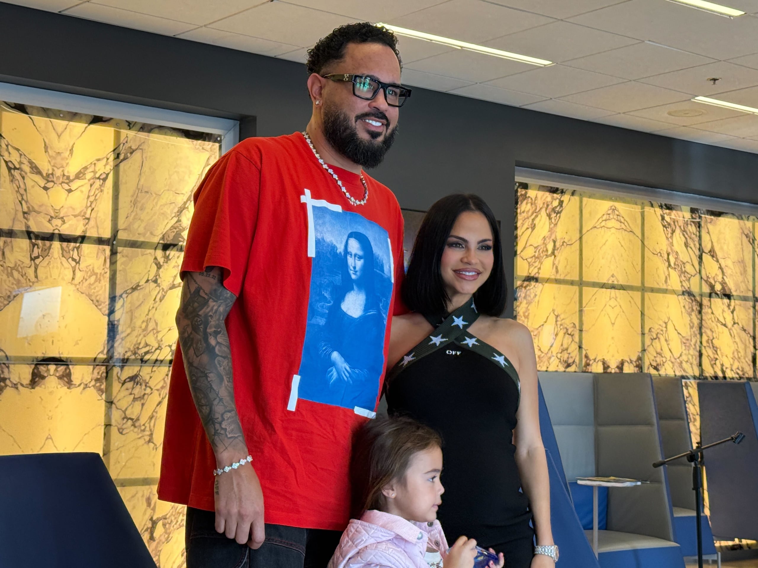 Natti Natasha y Raphy Pina aseguran que la fiesta que llevarán a cabo este domingo se da por una promesa.