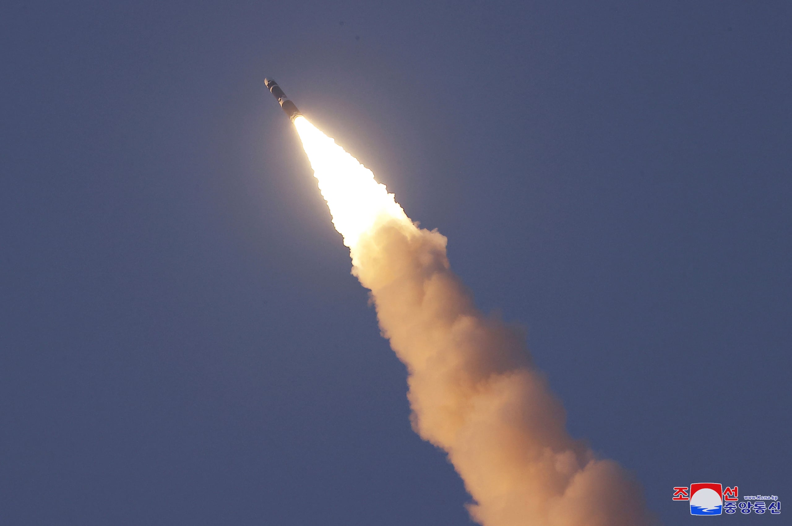 Probaron múltiples misiles balísticos de corto alcance hacia el mar.