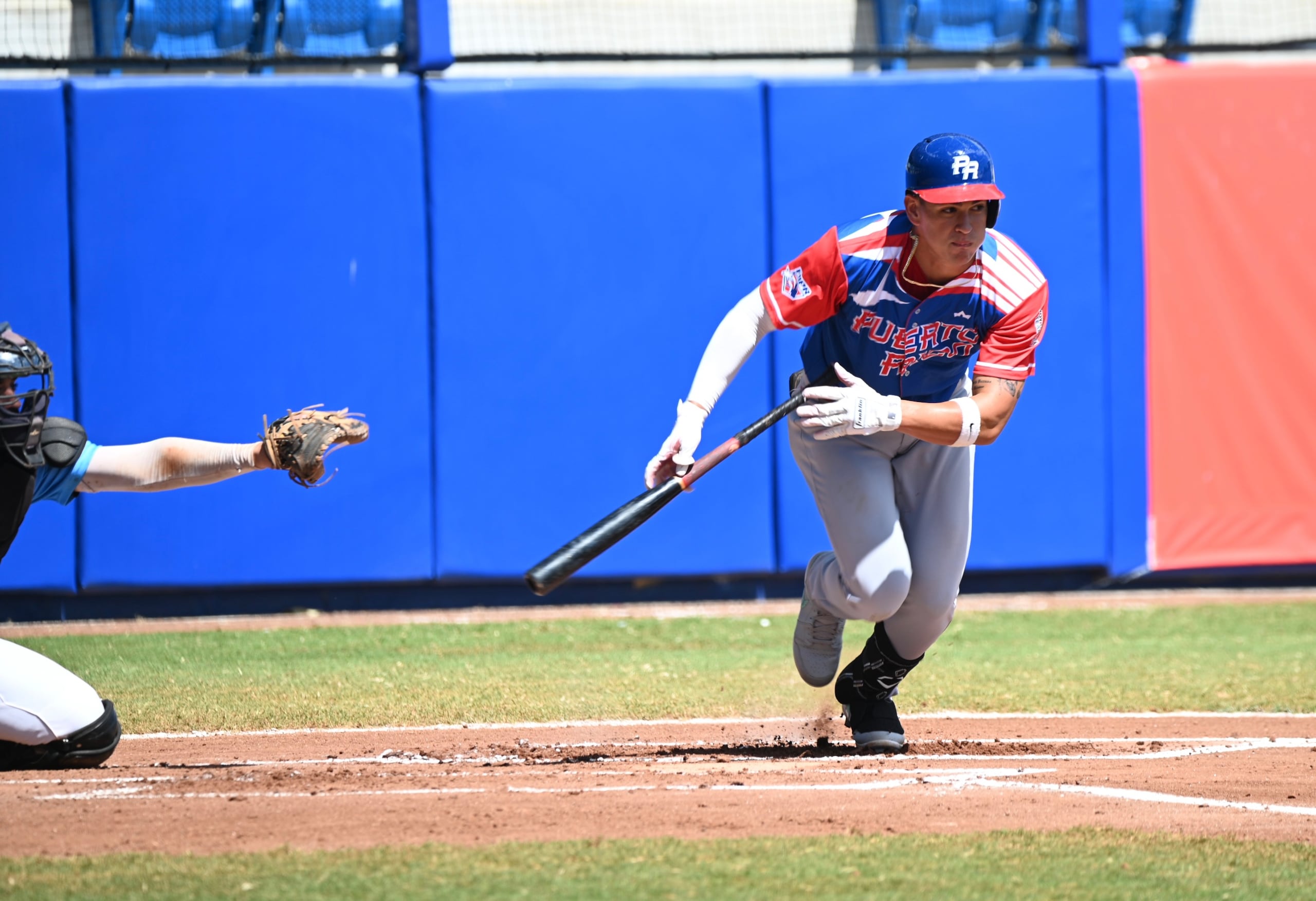 Yan Contreras pegó sencillo impulsor de una carrera.