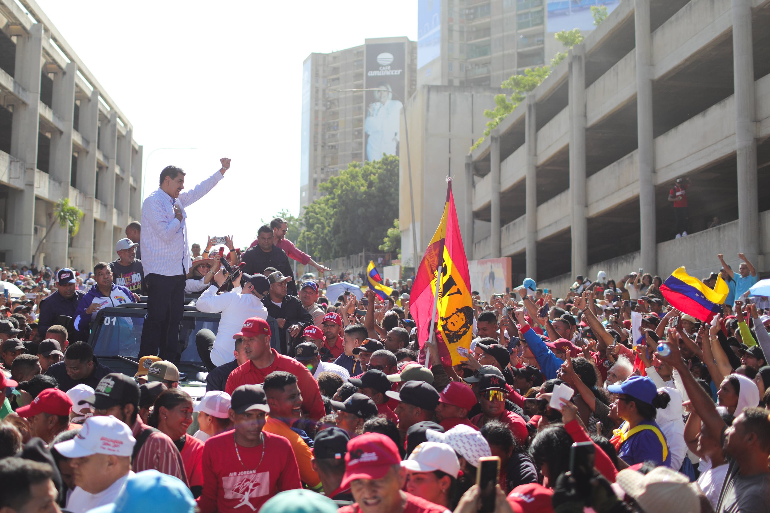 Maduro habló de un nuevo modelo económico menos dependiente del petróleo, a través de "18 motores productivos" para que el país produzca "todo lo que necesita el hogar venezolano".