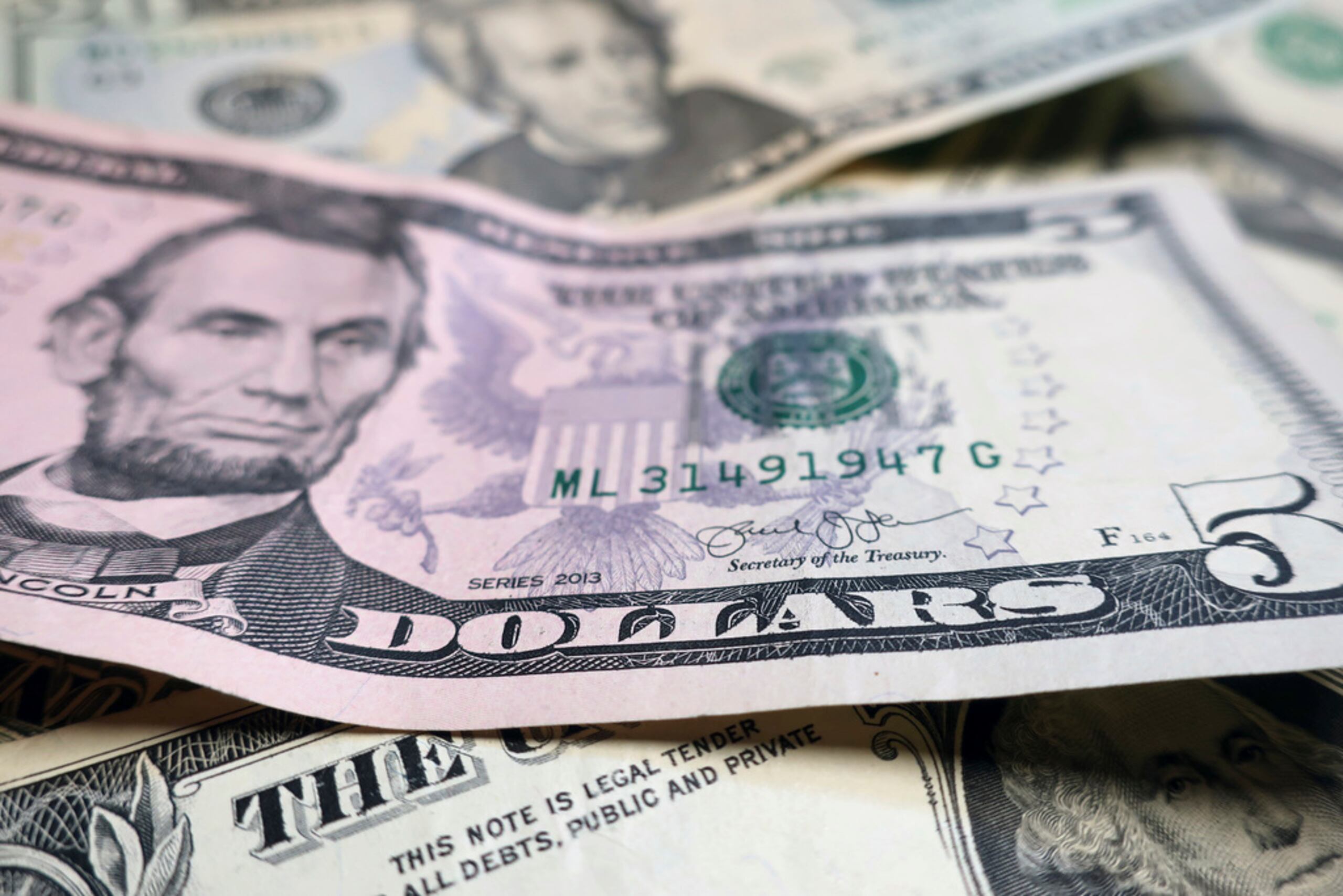 Los temores a una desaceleración están aumentando a medida que los inversores, economistas y ejecutivos de empresas se dan cuenta de que los impuestos a la importación de Trump están mucho más en el centro de su política económica esta vez que en su último mandato en la Casa Blanca.