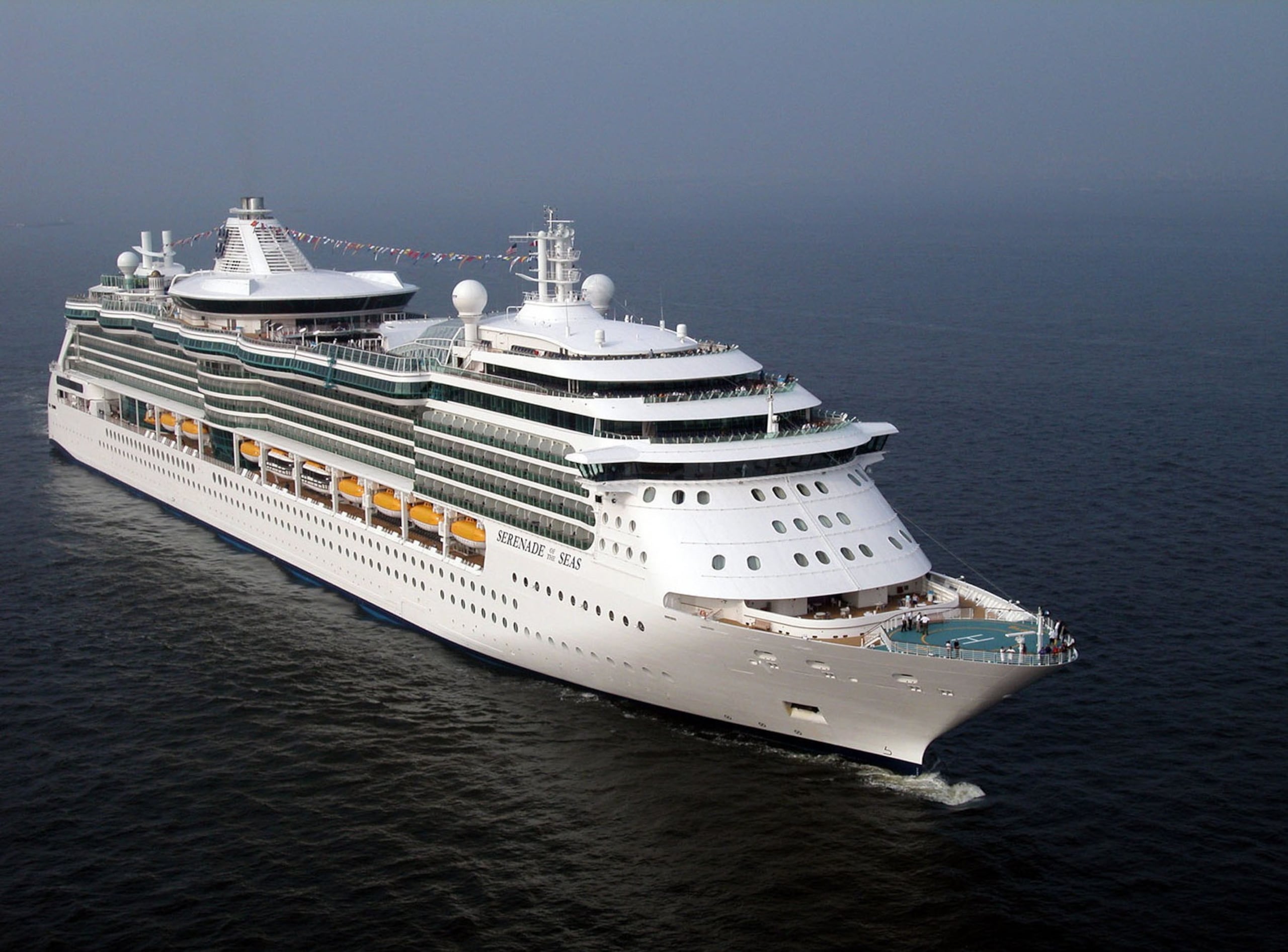 El presunto brote de norovirus ocurrió en el crucero Serenade of the Seas, que tiene previsto llegar este jueves a Miami.