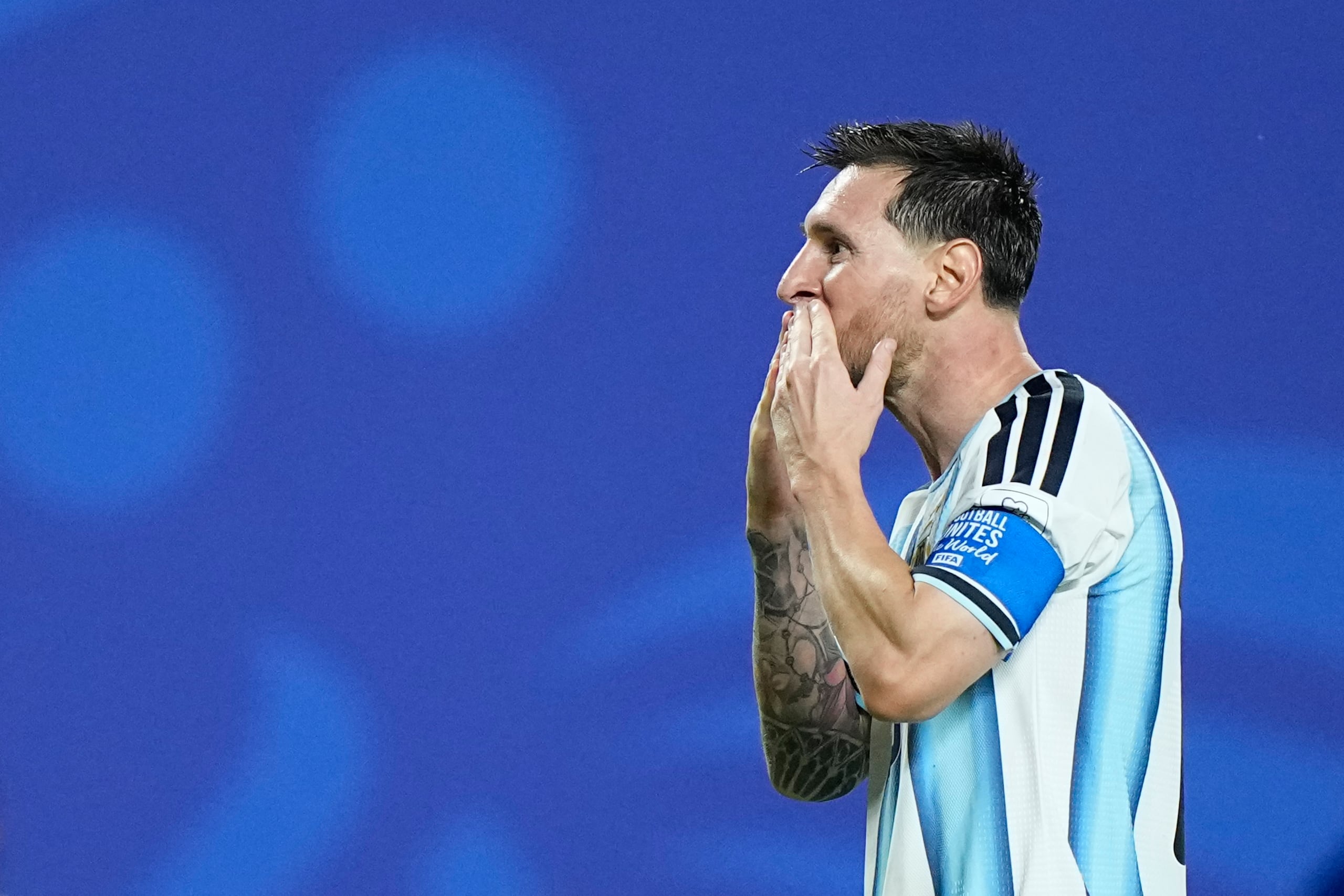 Lionel Messi reaccionando tras su tercer gol del martes.
