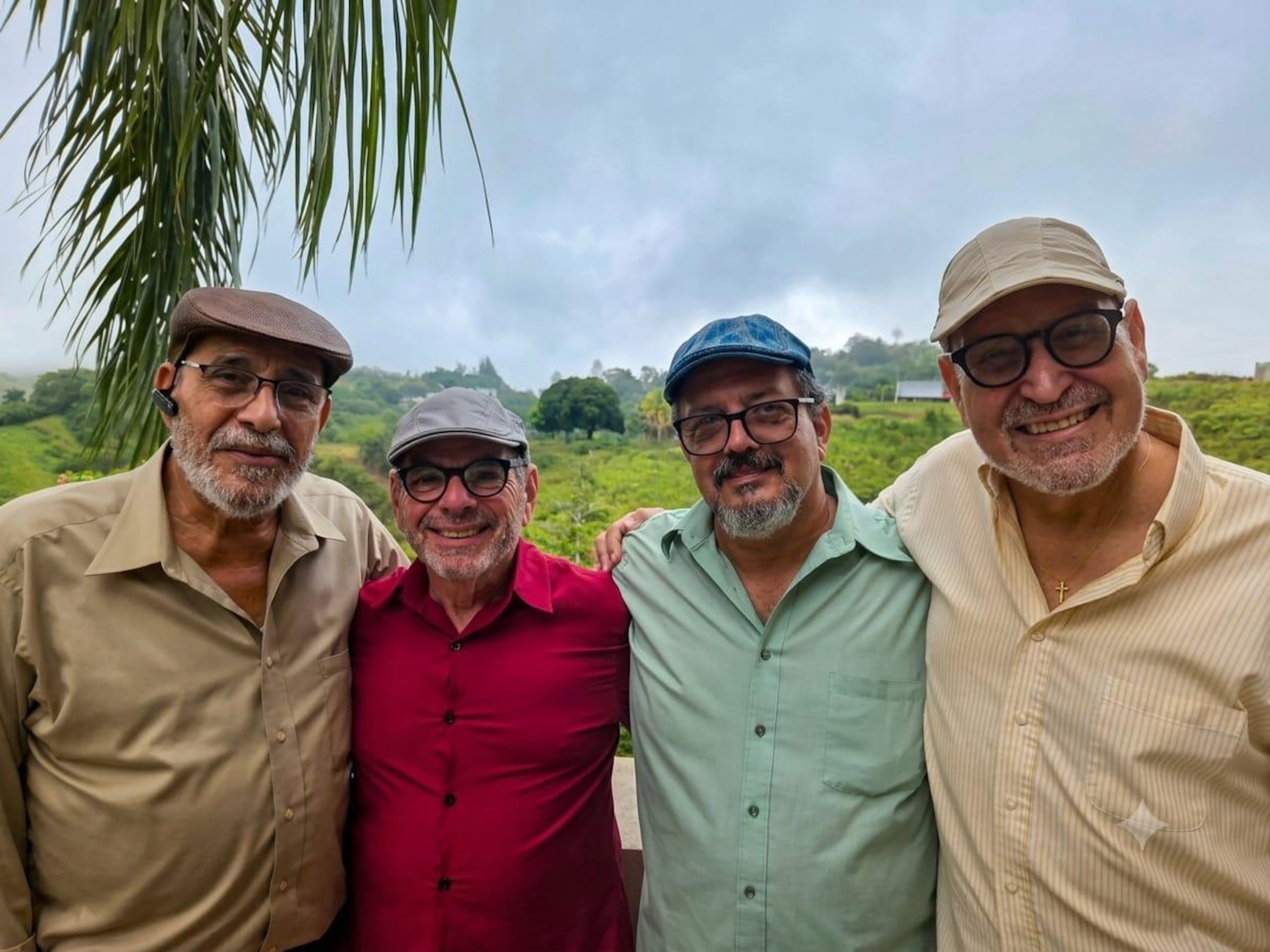 "Enamorados de la Bohemia" está conformado por Ricky Santana, José Oscar Guevara, Junior Laredo y Aníbal Ayala.