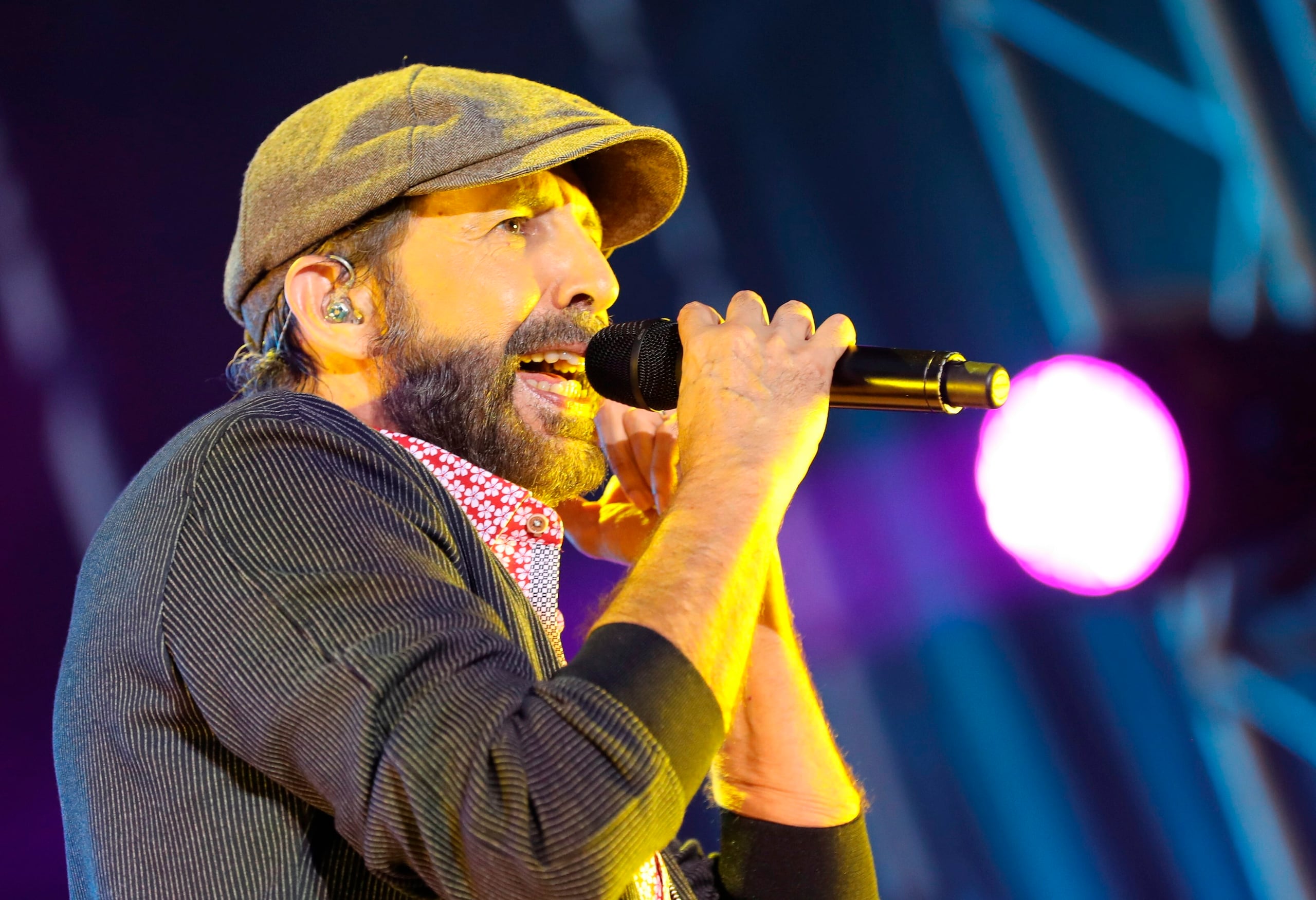De esta manera, Juan Luis Guerra se une al grupo de artistas que incursiona en la moda.