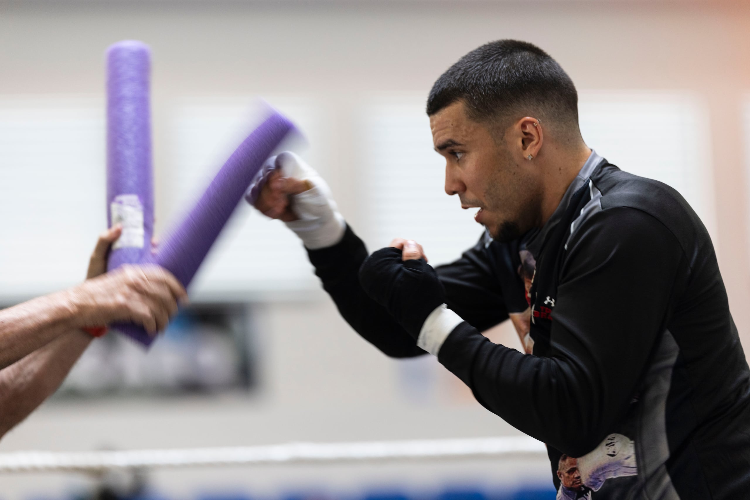 Néstor Bravo también estuvo presente en un entrenamiento abierto a la prensa en el Coliseo Boxístico Pedro Rodríguez Gaya, de Cataño.