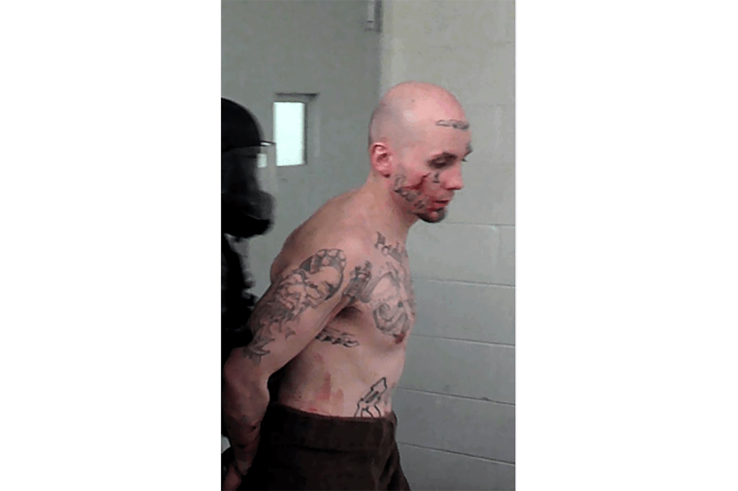 El prófugo fue identificado como Skylar Mead, miembro de una banda de supremacistas blancos y considerado sumamente peligroso.