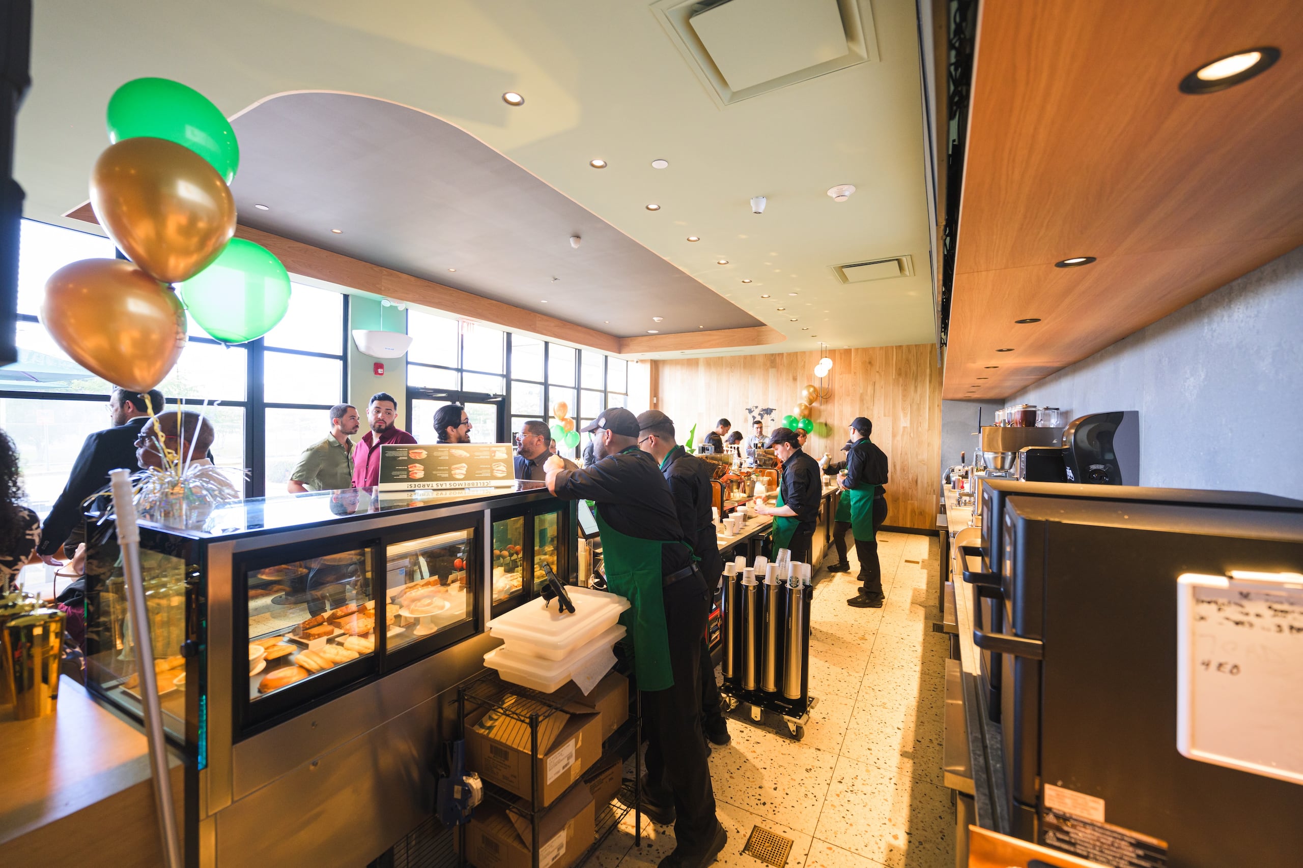Tienda de Starbucks en el Hospital Auxilio Mutuo, en Hato Rey.