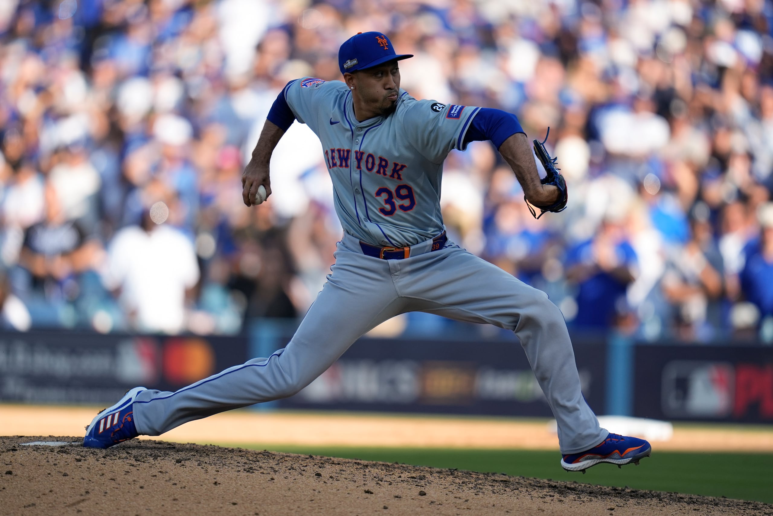Edwin Díaz realizó un juego de salvado de cuatro outs.