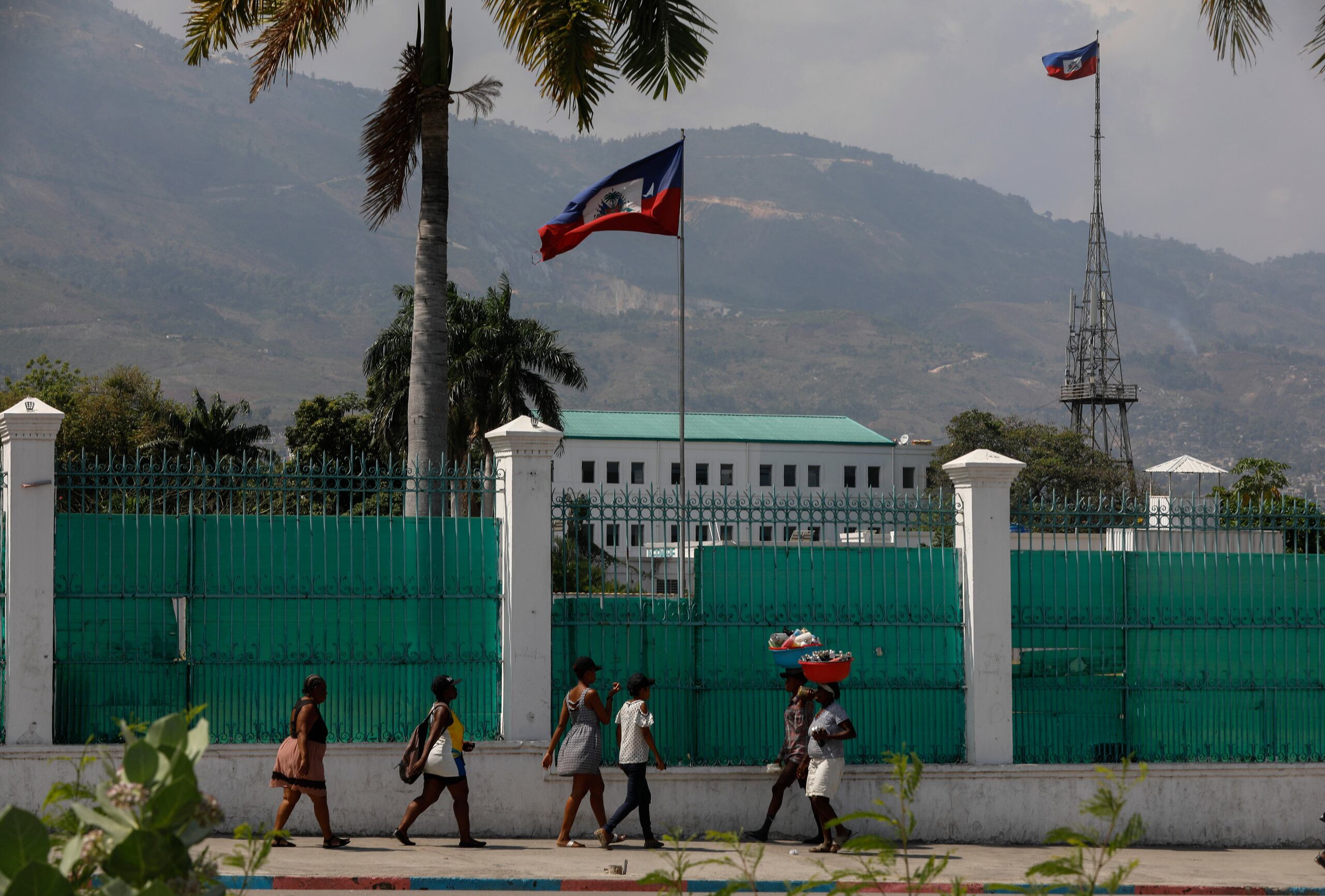 El ataque se produce pocos días después de que el Consejo de Seguridad de la ONU aprobara la creación de una fuerza de represión de las bandas para ayudar a repeler a las bandas en el conflictivo país caribeño.