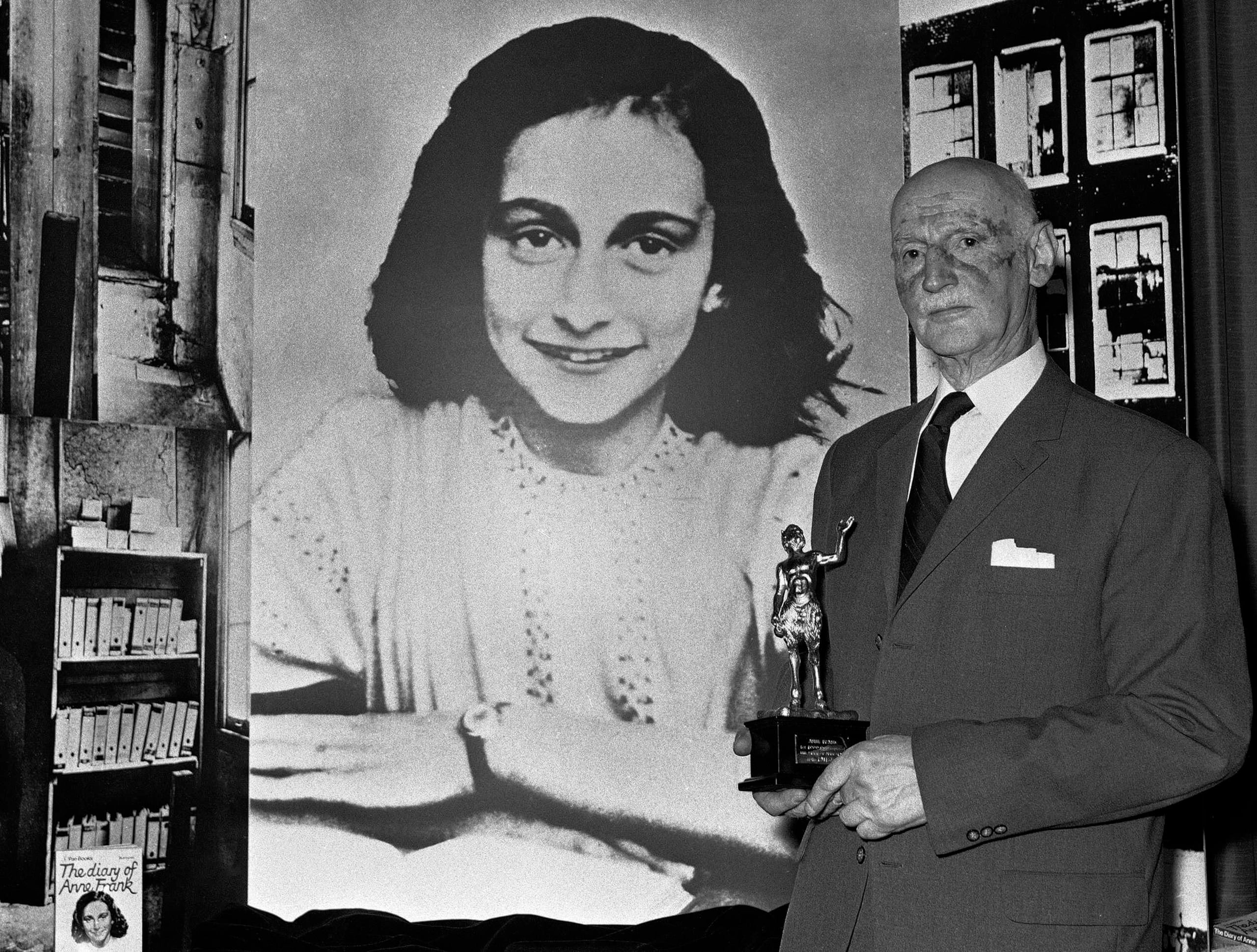 El padre de Ana, Otto Frank, presentó una solicitud en el consulado estadounidense en la ciudad holandesa de Rotterdam. (AP)