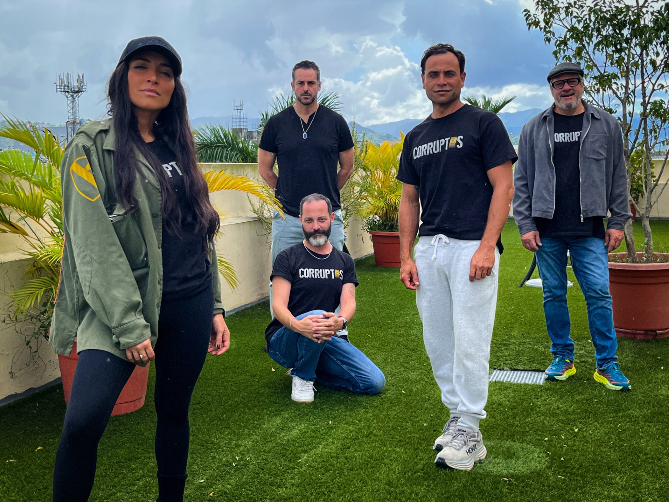 Ana Isabelle, Jonathan Cardenales, Oscar Guerrero, Carlos Esteban Fonseca y J.J. Velázquez integran el elenco de la obra.