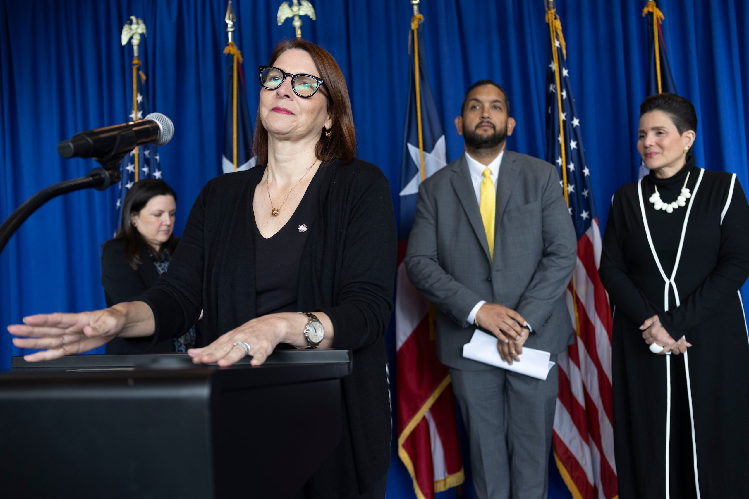 La licenciada Verónica Ferraiuoli  explicó que, tras la vista ejecutiva, supo que este mineral no se le echa al agua, porque no hay reglamentación del Departamento de Salud.