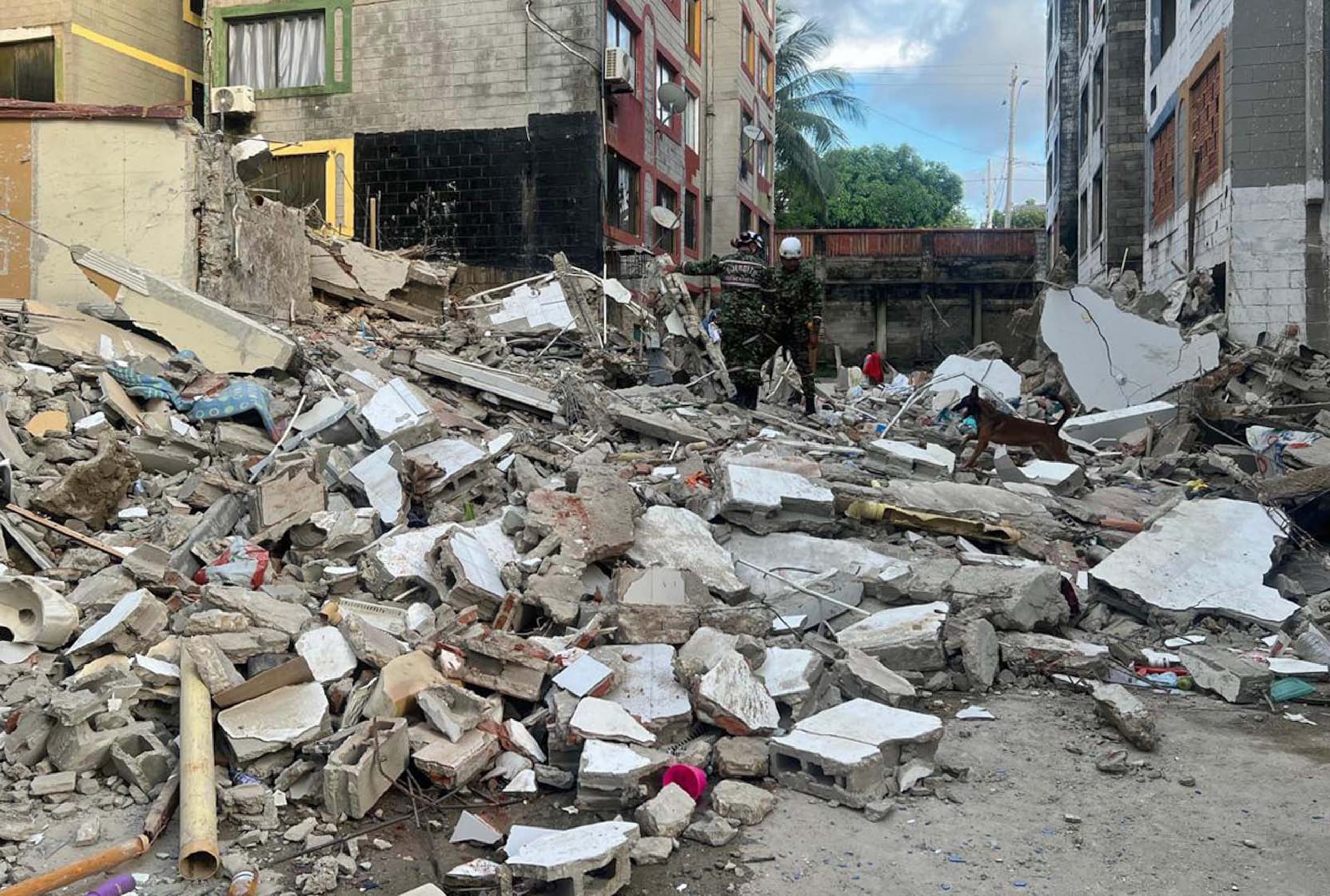 La oficina de Gestión del Riesgo también informó que serán desalojadas otras edificaciones cercanas al sitio con el fin de evaluar la condición en que se encuentran y garantizar que no haya más personas afectadas.