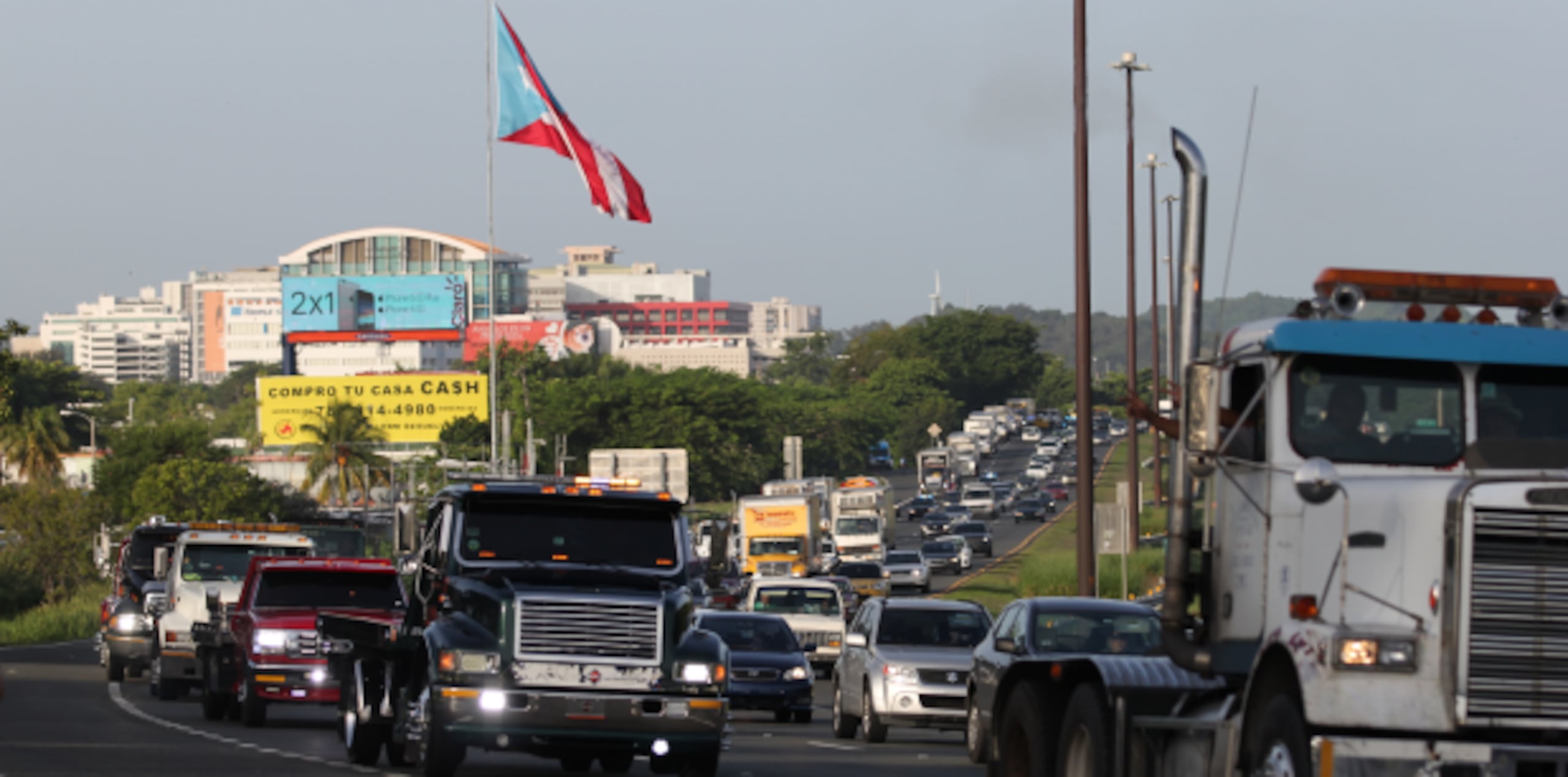 Caravana de camioneros por el expreso De Diego de Bayamón a San Juan para protestar en contra de la emisión de multas de la CSP. (alex.figueroa@gfrmedia.com)