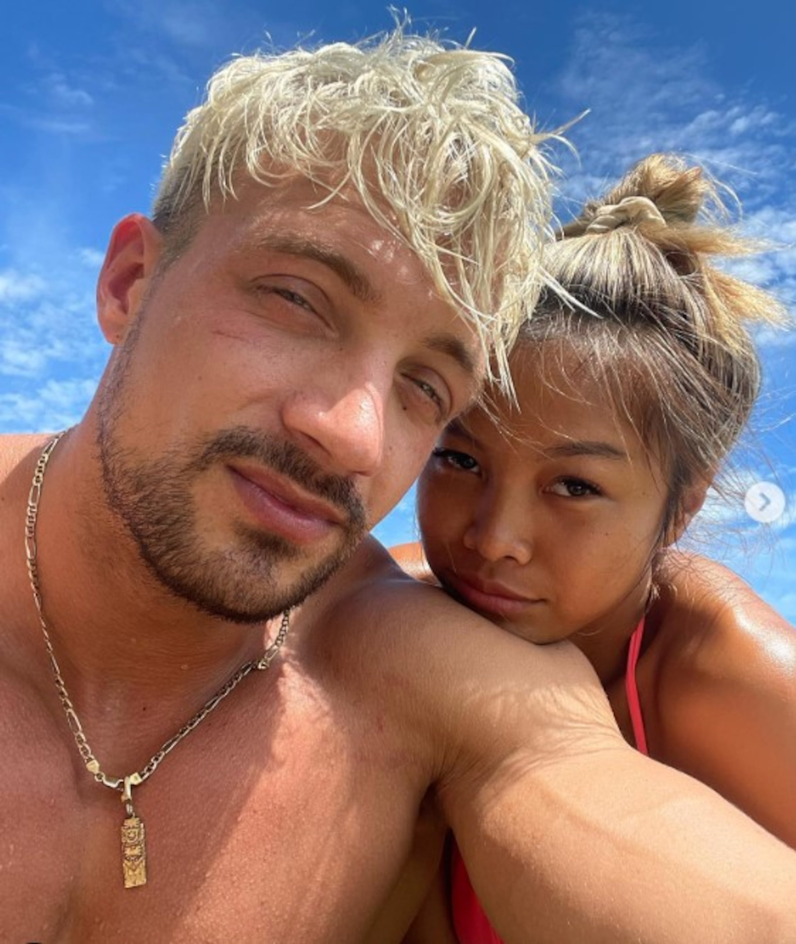 Jo Lindner y su novia.