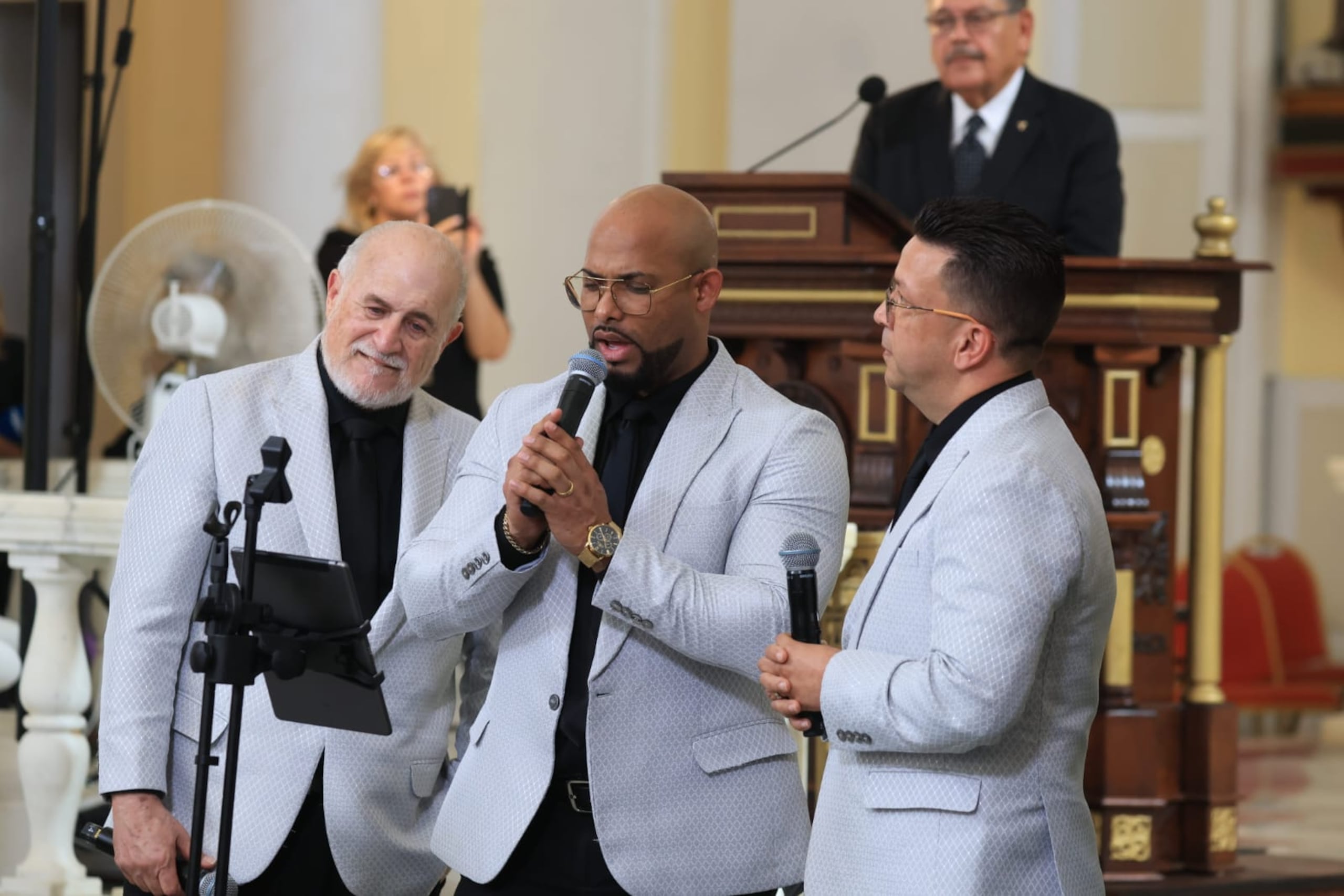 Jerry Rivas, Anthony García y Joselito Hernández tuvieron una participación al inicio de la misa exequial por el director de El Gran Combo.