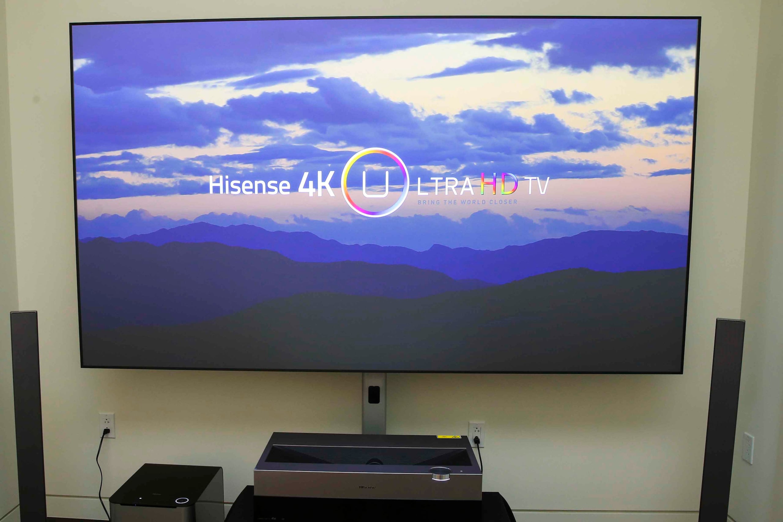 El problema es que la demanda va muy por delante de la oferta, y mientras las ventas de televisores 4K se disparan, los distribuidores de la señal son reticentes a reemplazar las "cajas" que siguen transmitiendo en HD. (The Associated Press)
