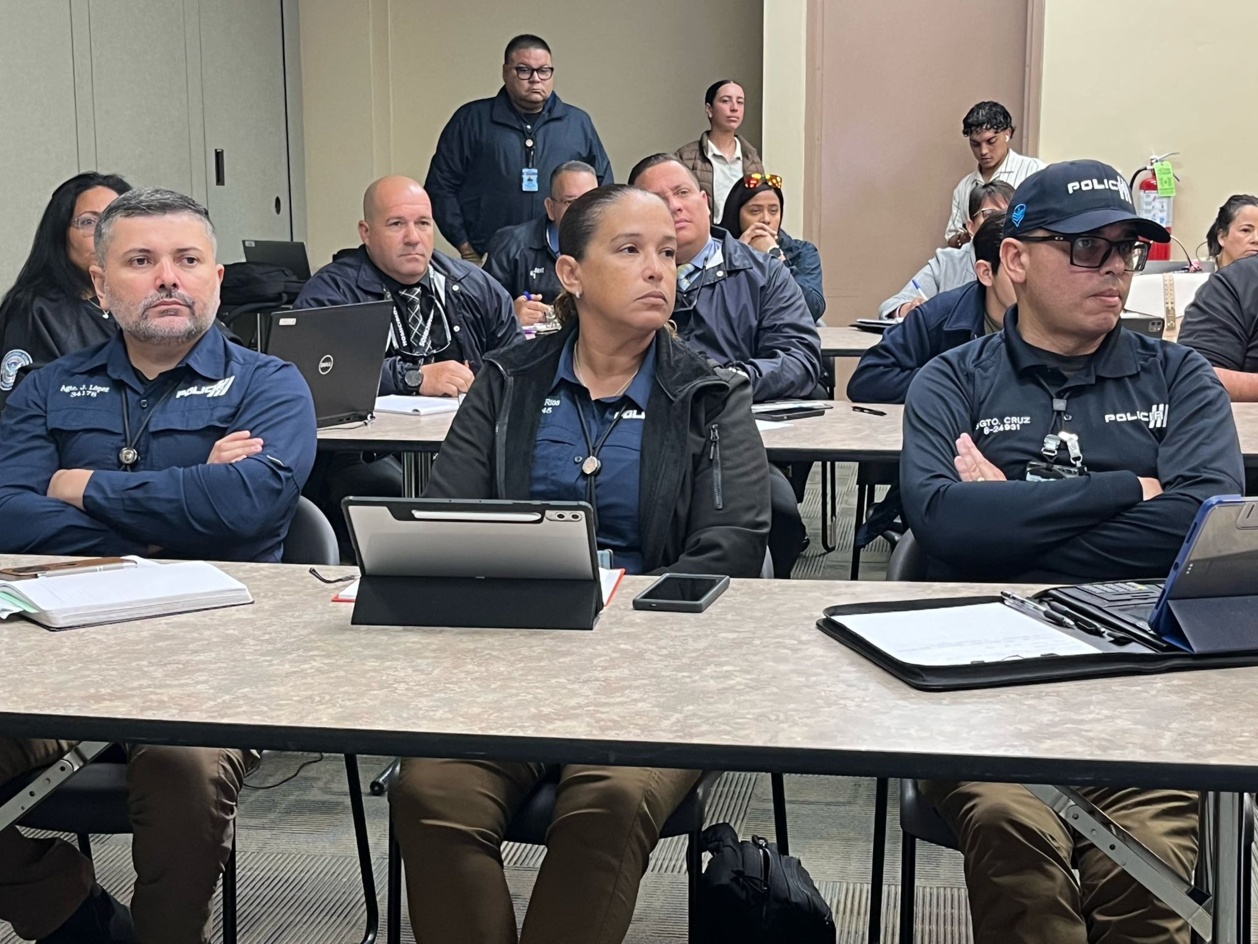 Policías reciben adiestramiento en el uso de la base de datos del Instituto de Ciencias Forenses (ICF) conocida como “Beast” para el registro previo de la evidencia para análisis en los laboratorios.