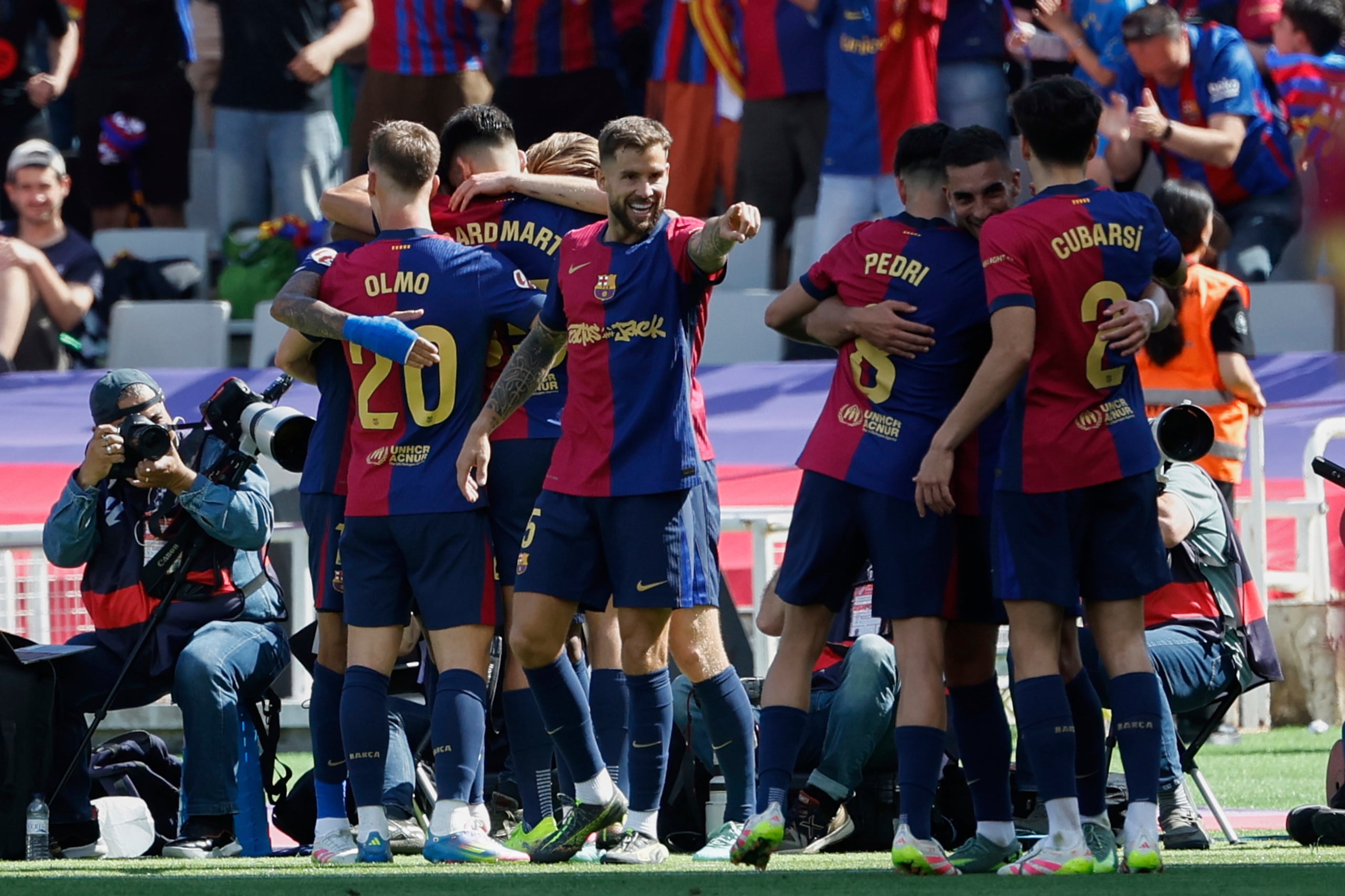 Los jugadores del Barça celebran luego del marcaje de un gol.